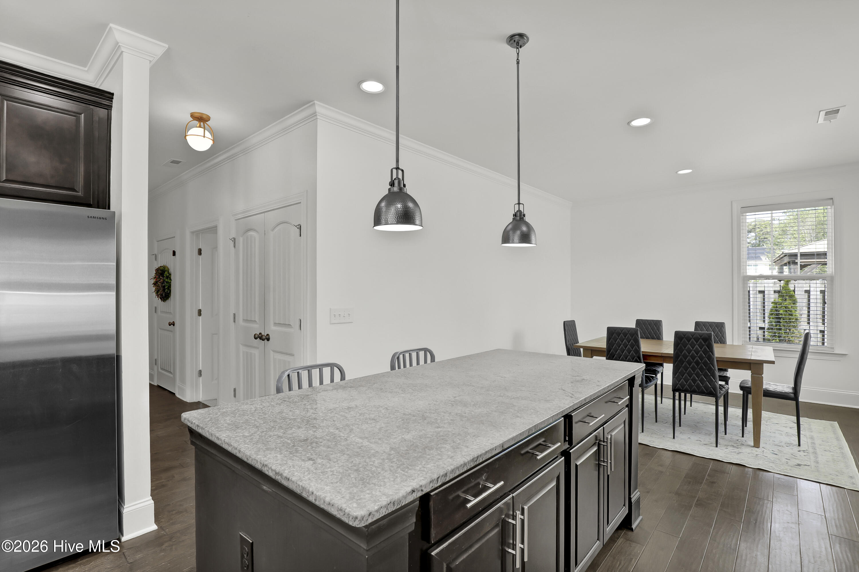 100569248 | Photo 17