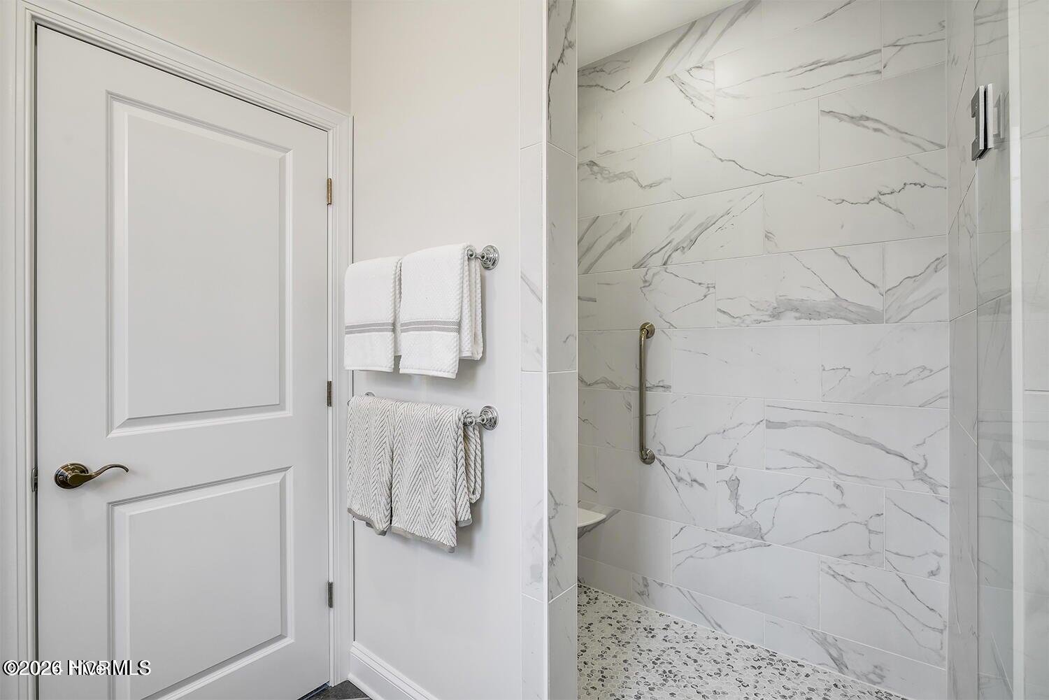 100548611 | Photo 27