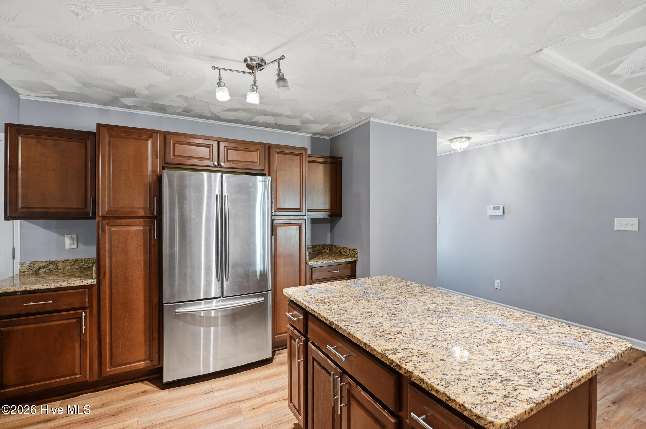 100562162 | Photo 12