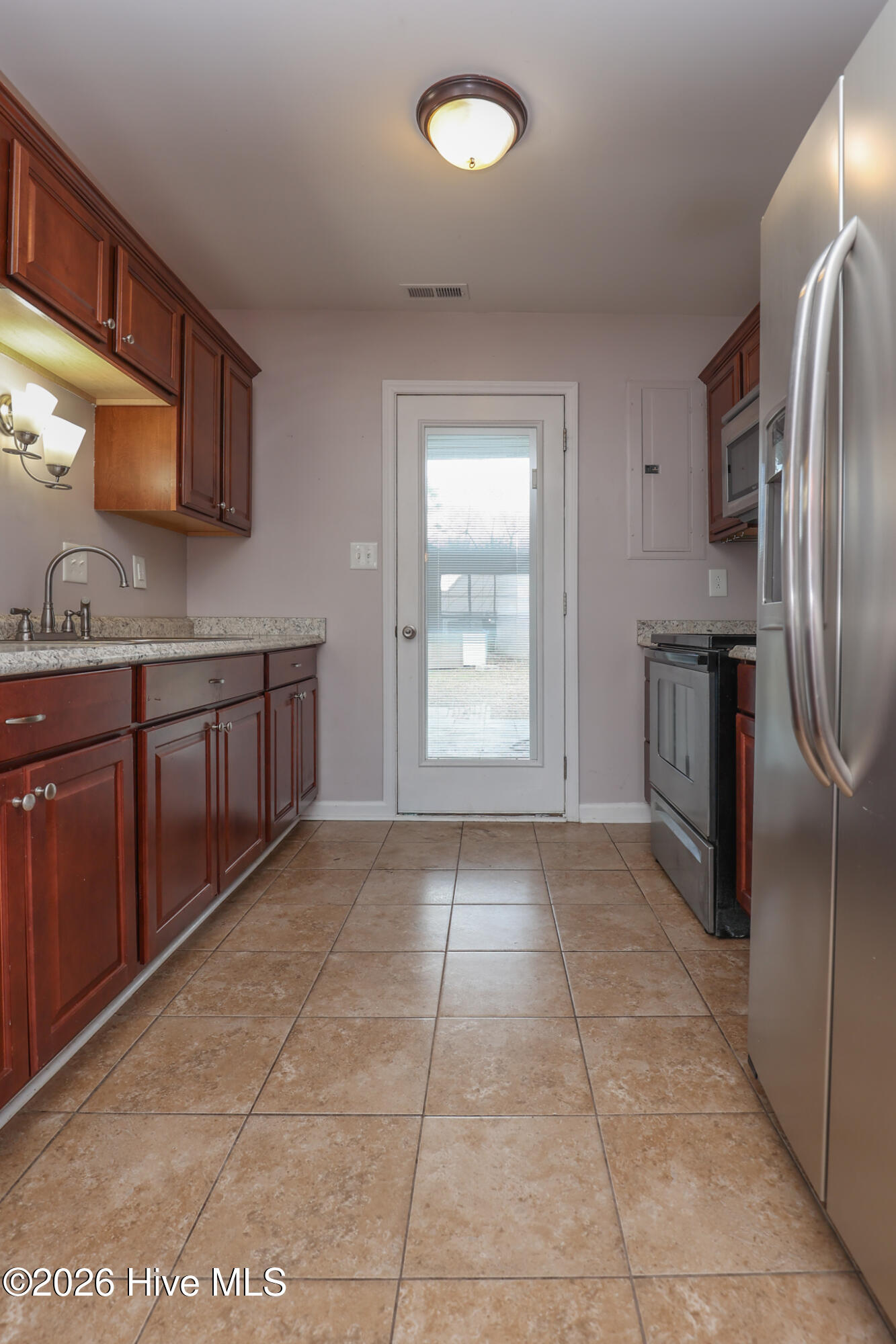 100559249 | Photo 11