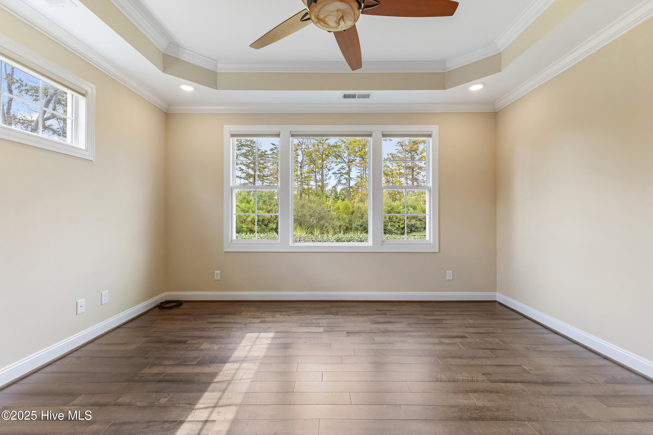 100534390 | Photo 31