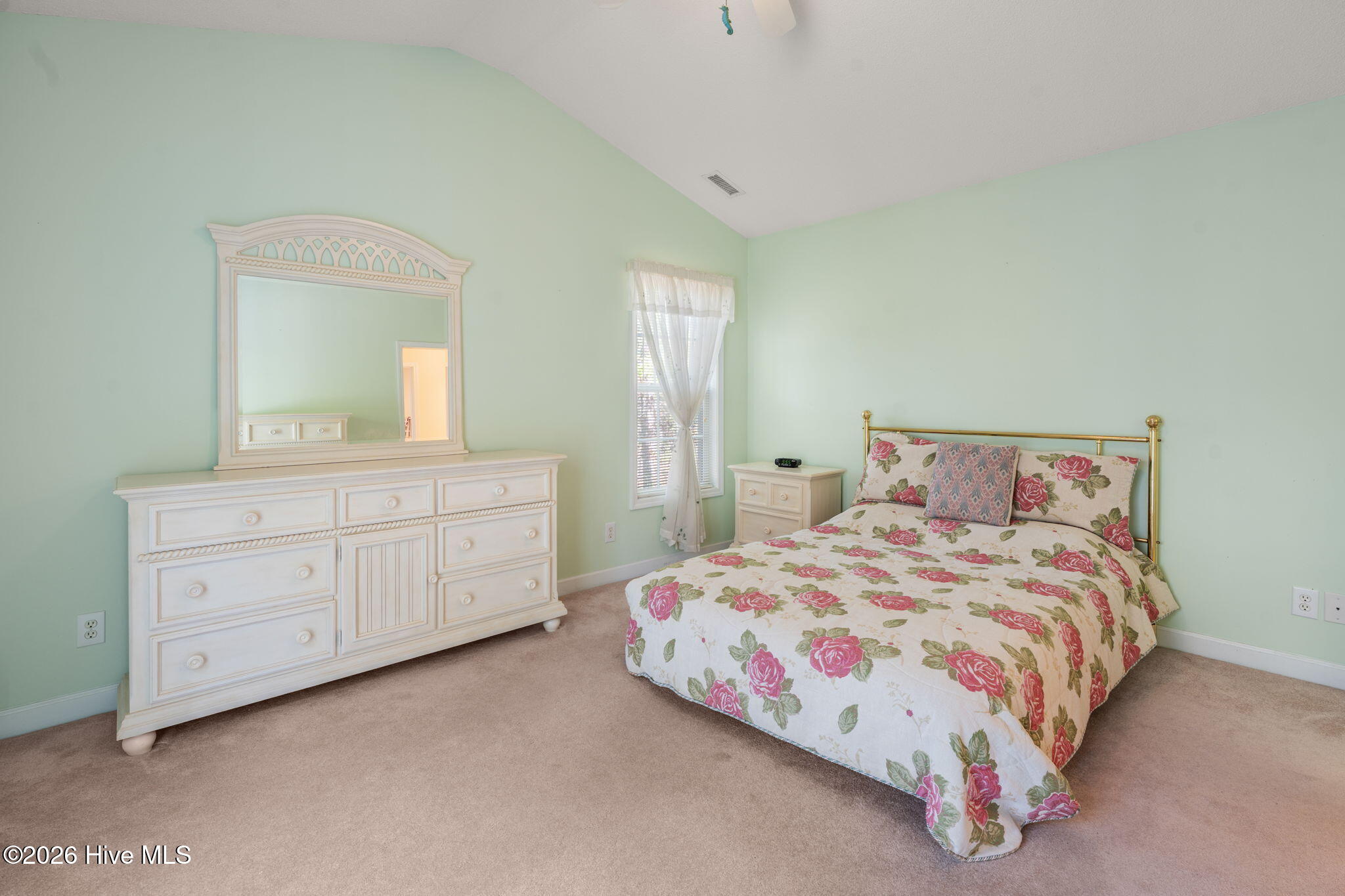 100567184 | Photo 24