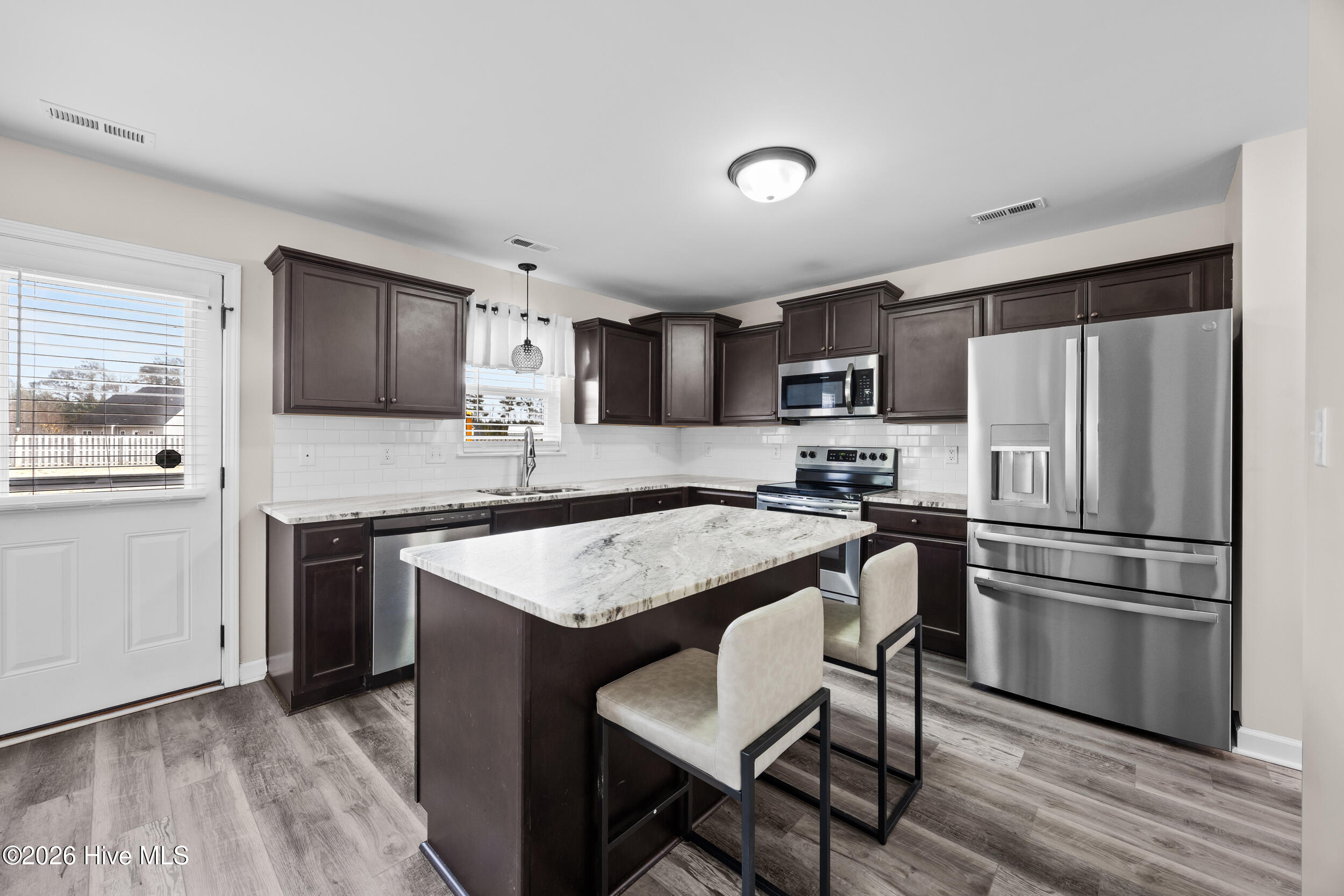 100556419 | Photo 15