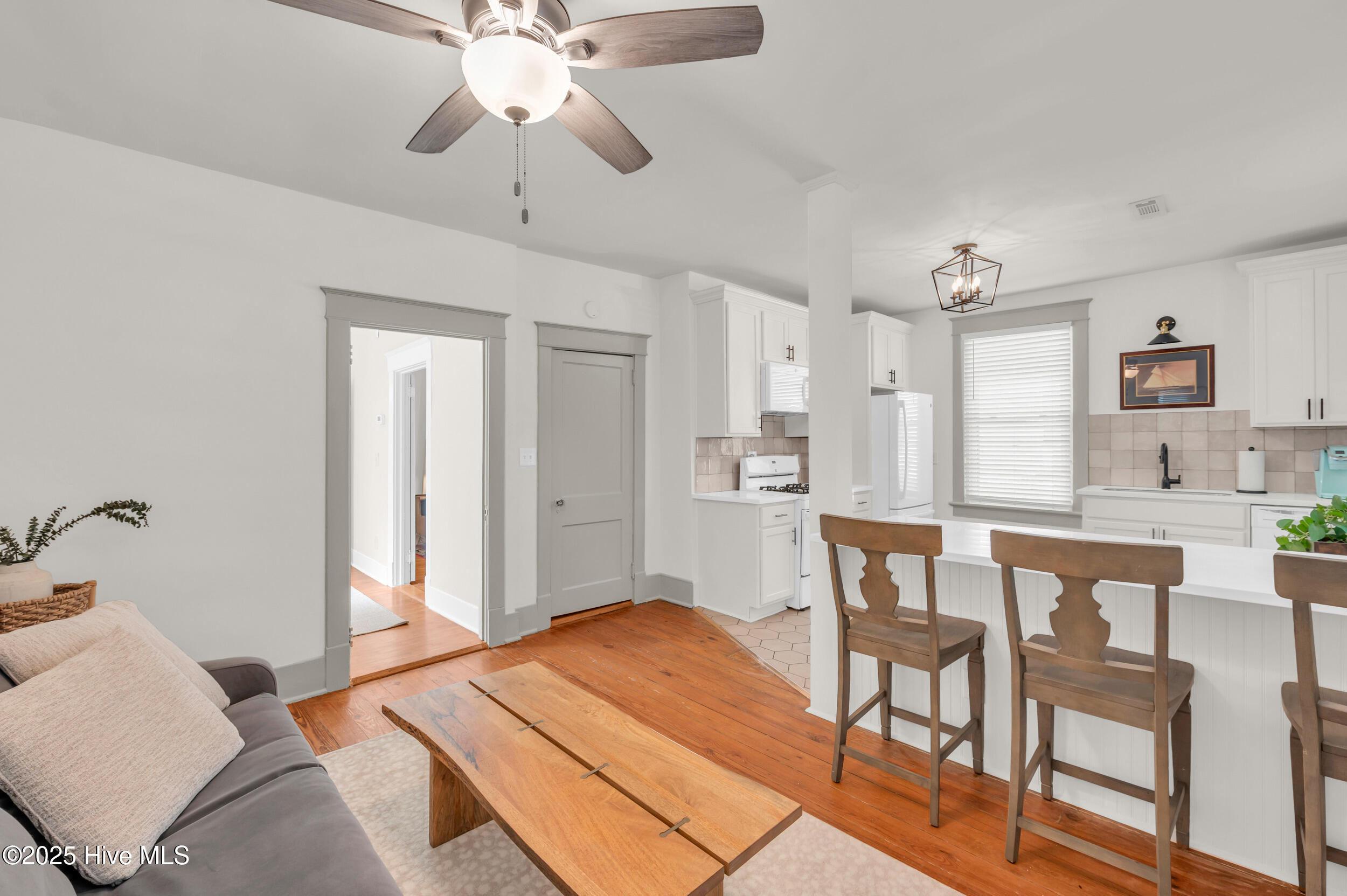 100542379 | Photo 47