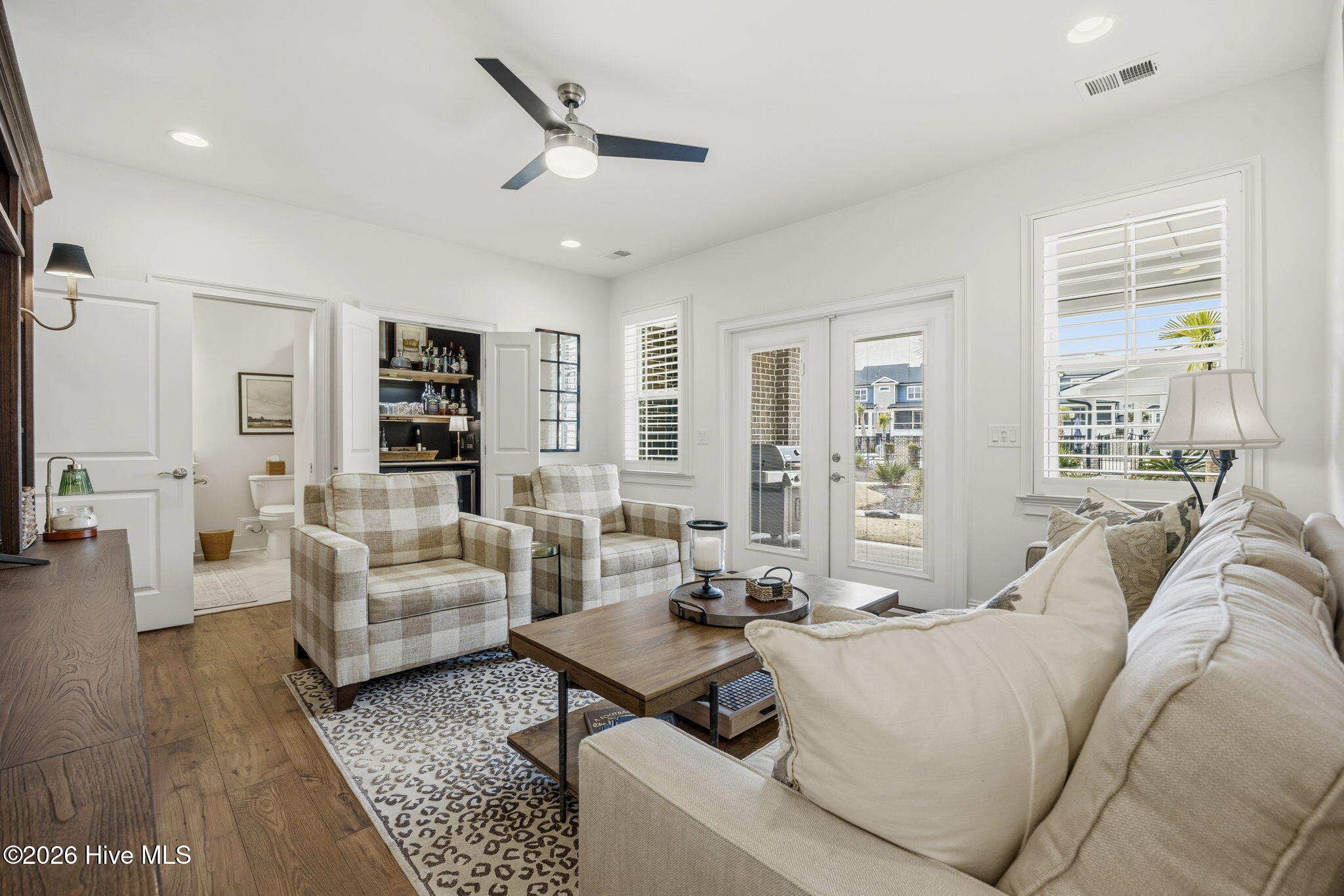 100553827 | Photo 41