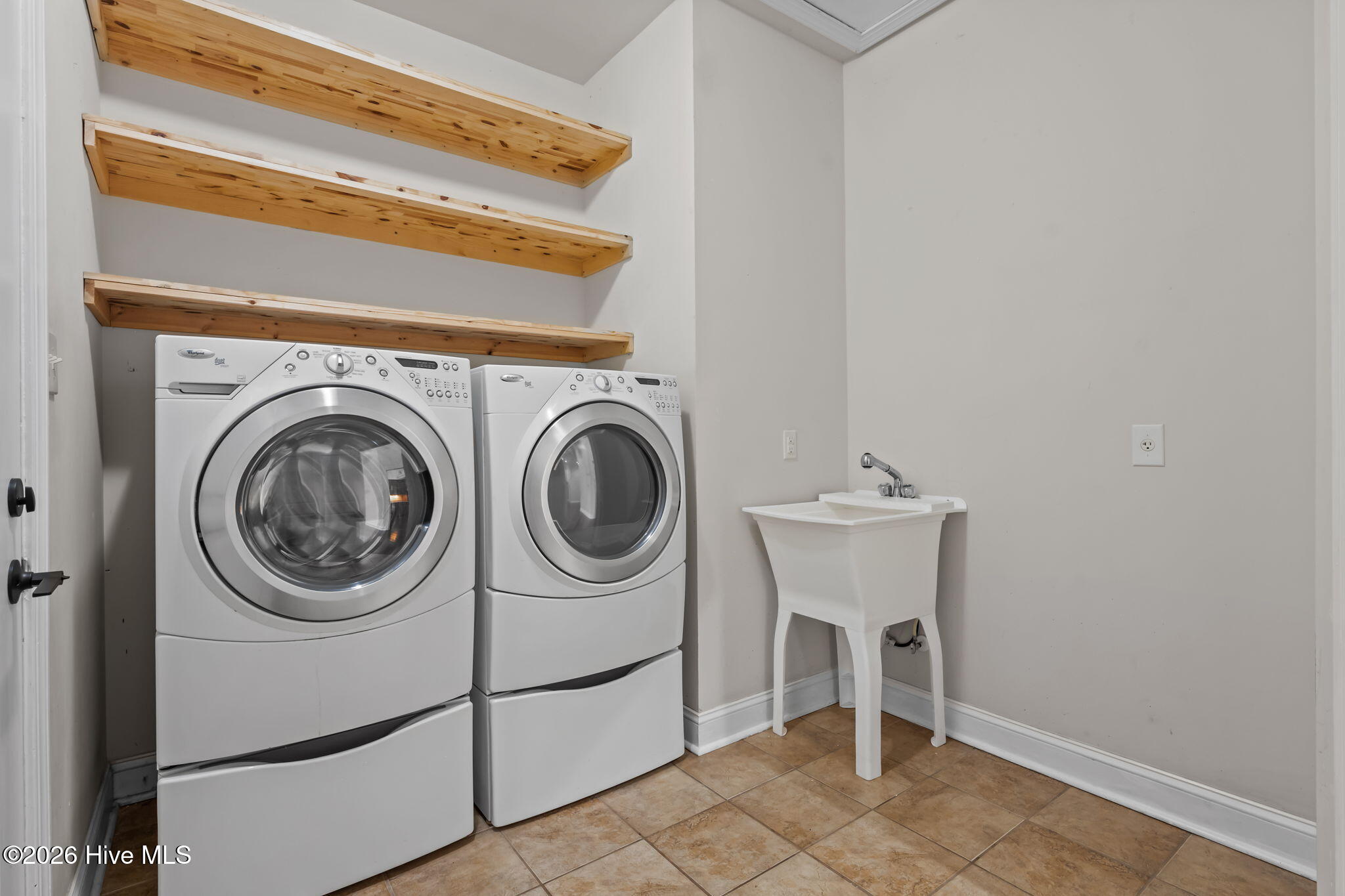 100562533 | Photo 46