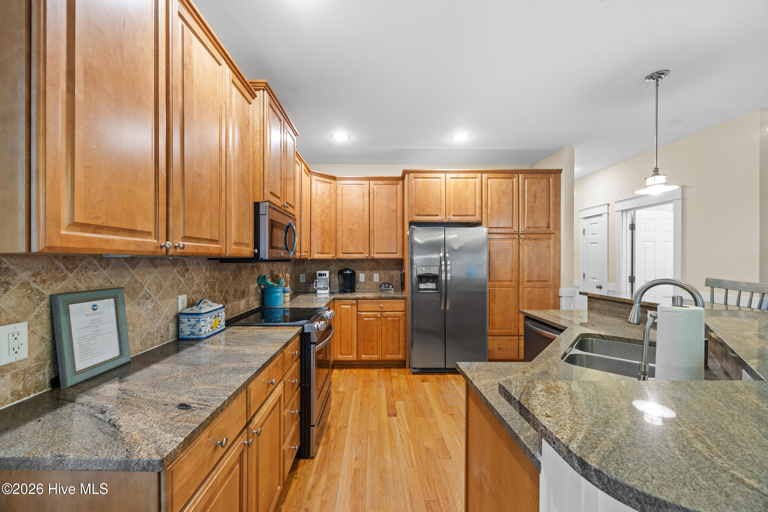 100555680 | Photo 15