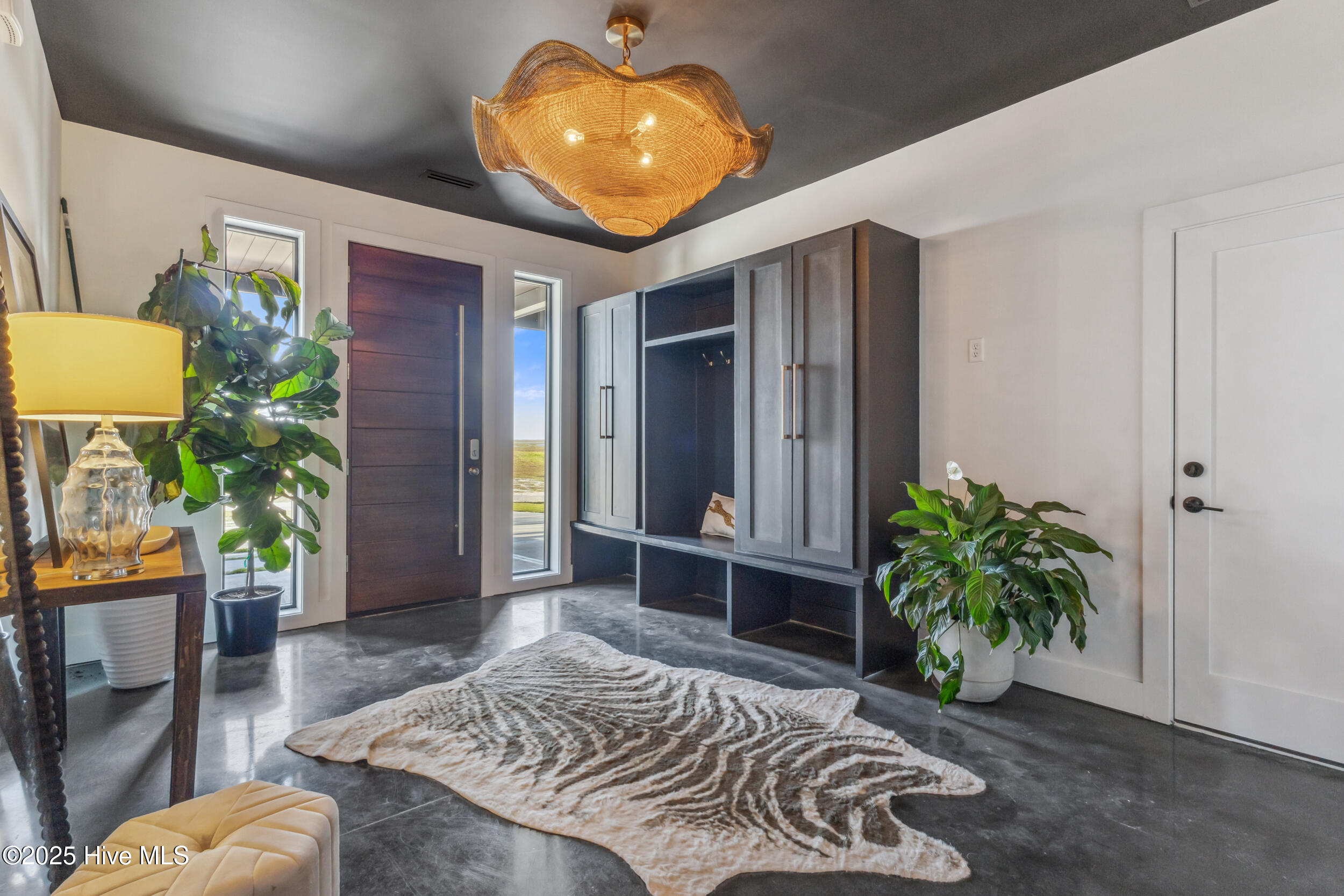 100560087 | Photo 85