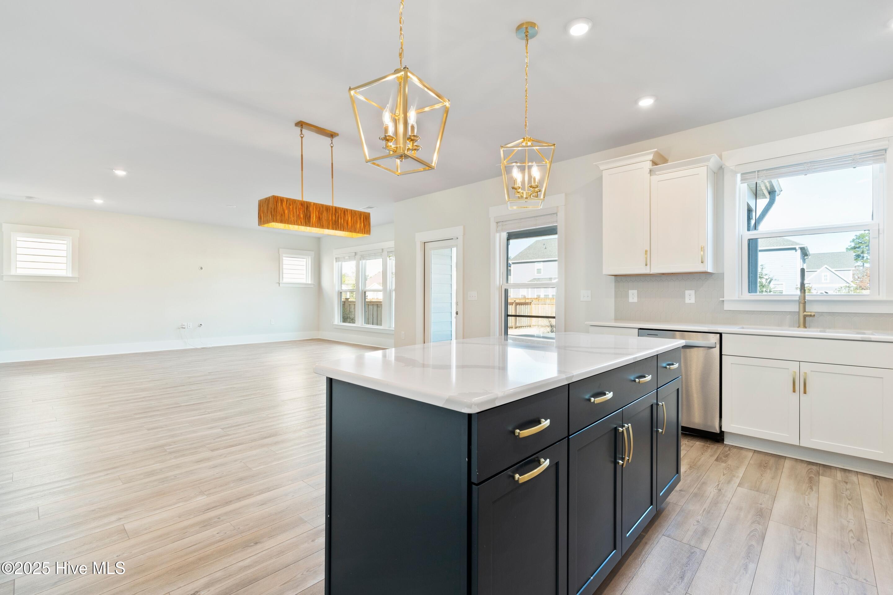 100547045 | Photo 18