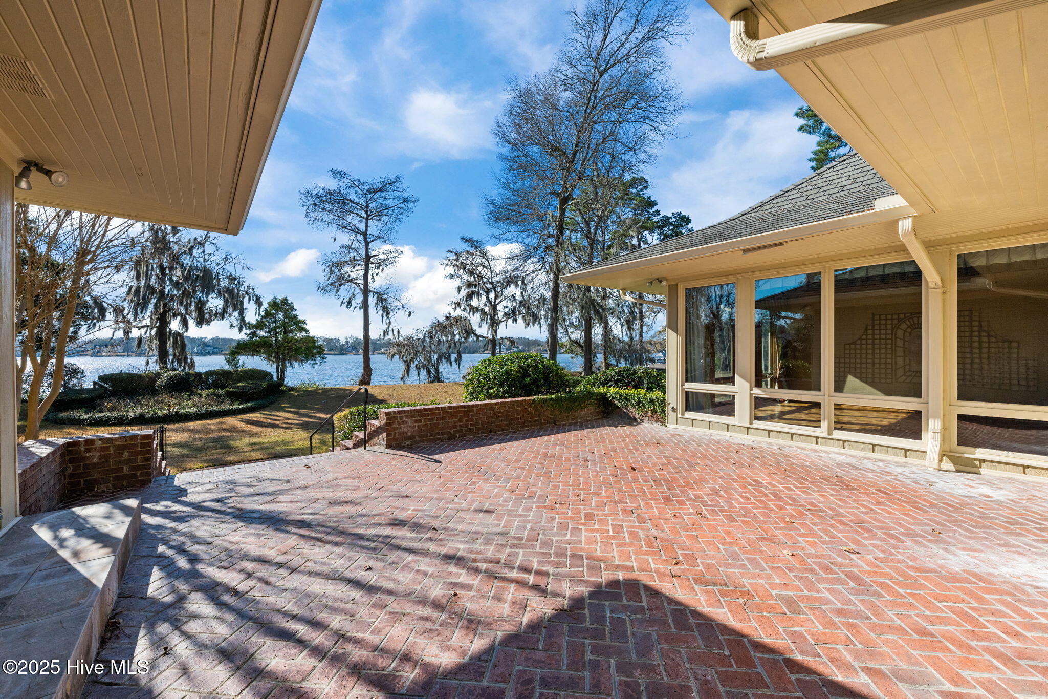 Homes for sale in Trent Woods, NC | 5003 Trent Woods Dr, Trent Woods, NC 28562 | MLS# 100546664