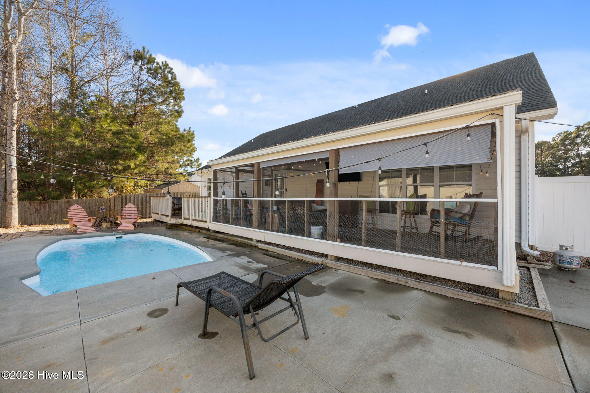 100548073 | Photo 45