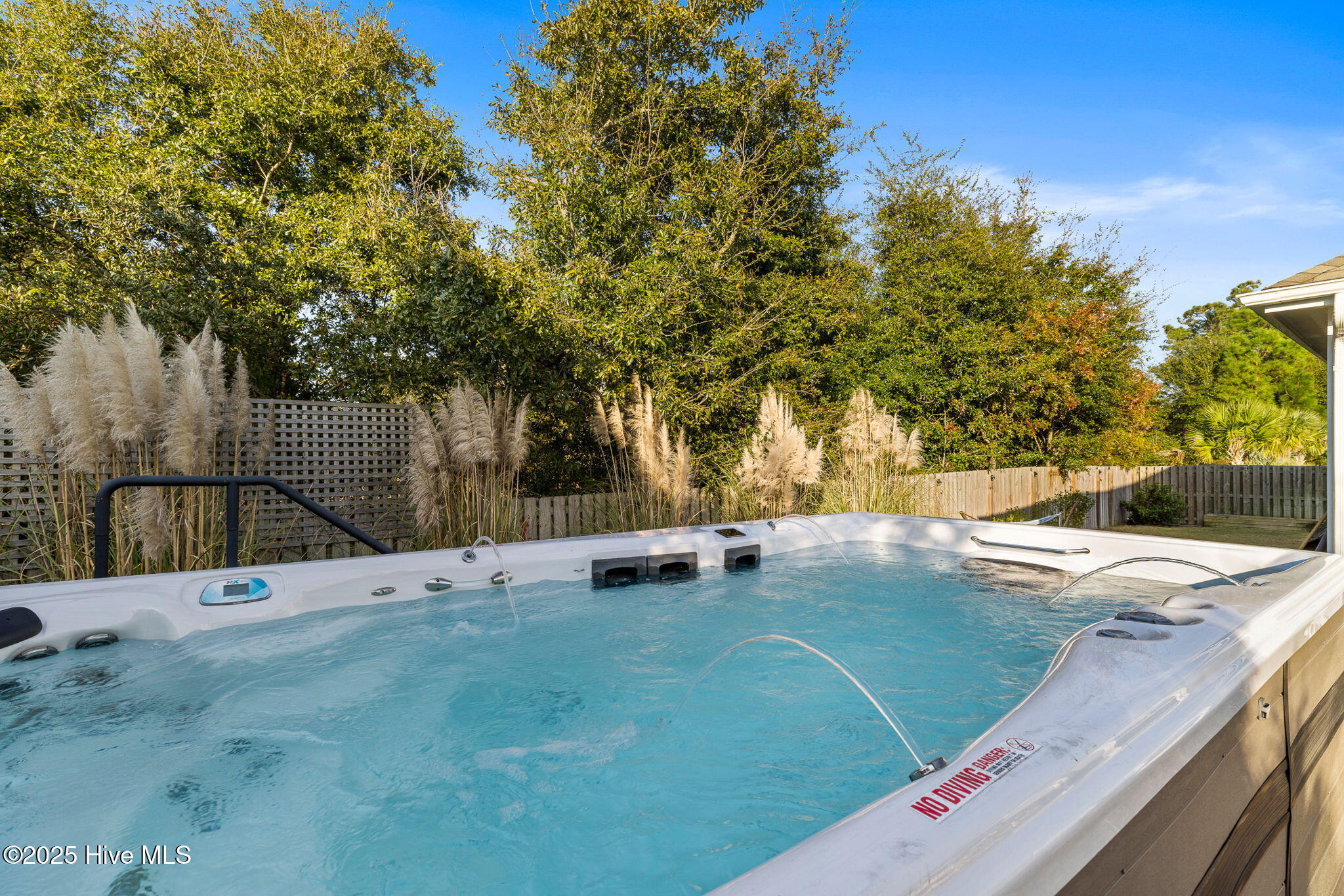 100542385 | Photo 52