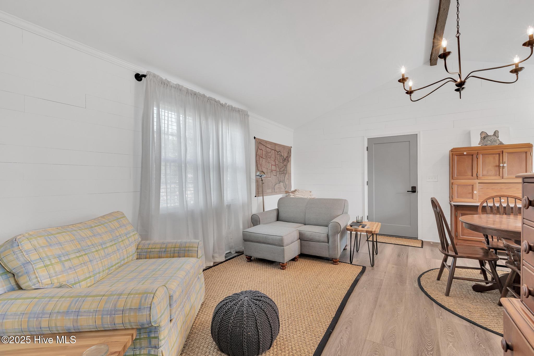 100527249 | Photo 57