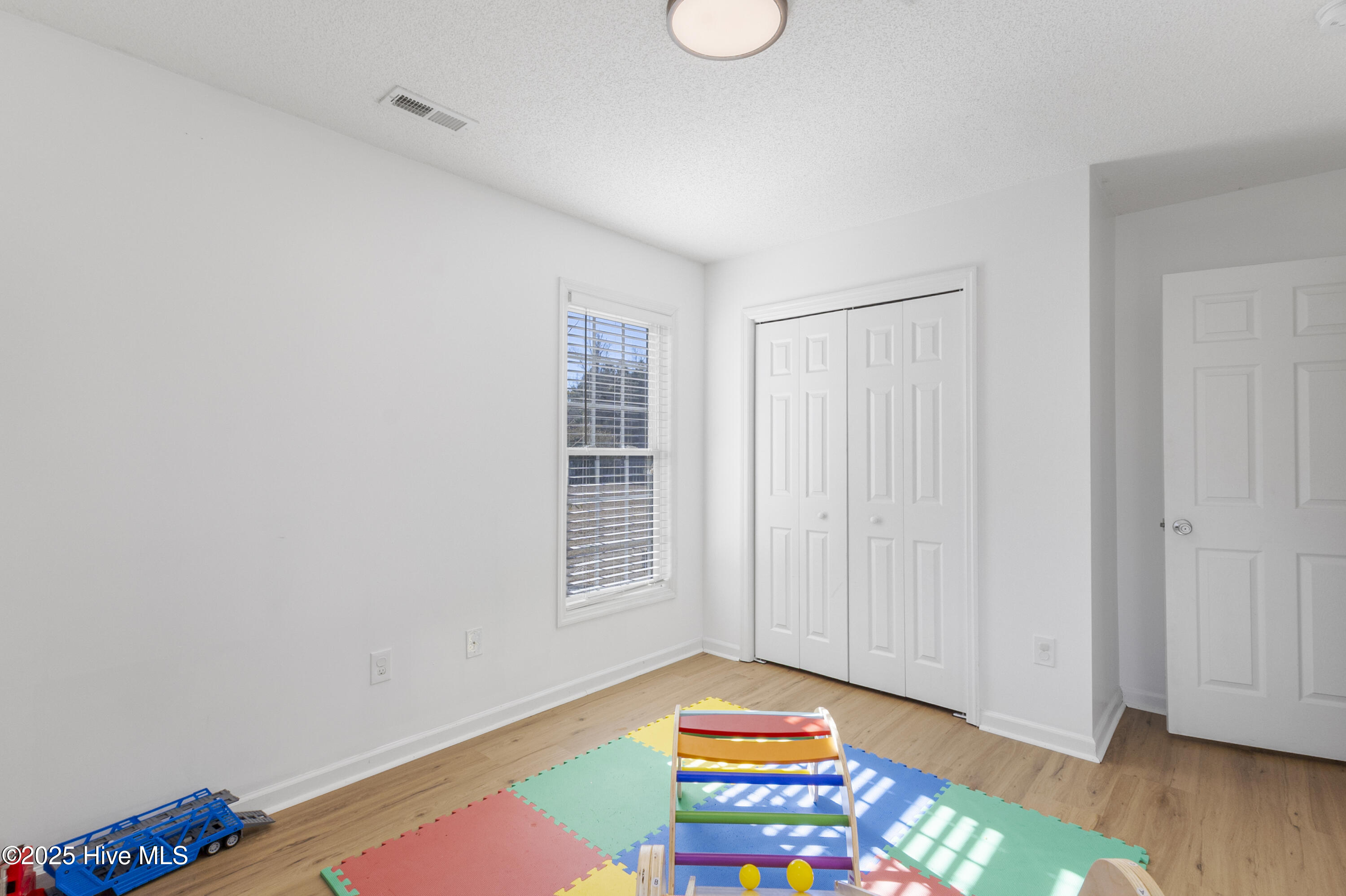 100545933 | Photo 28