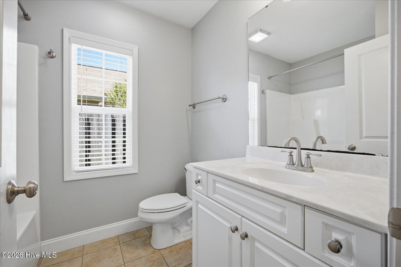 100561166 | Photo 23