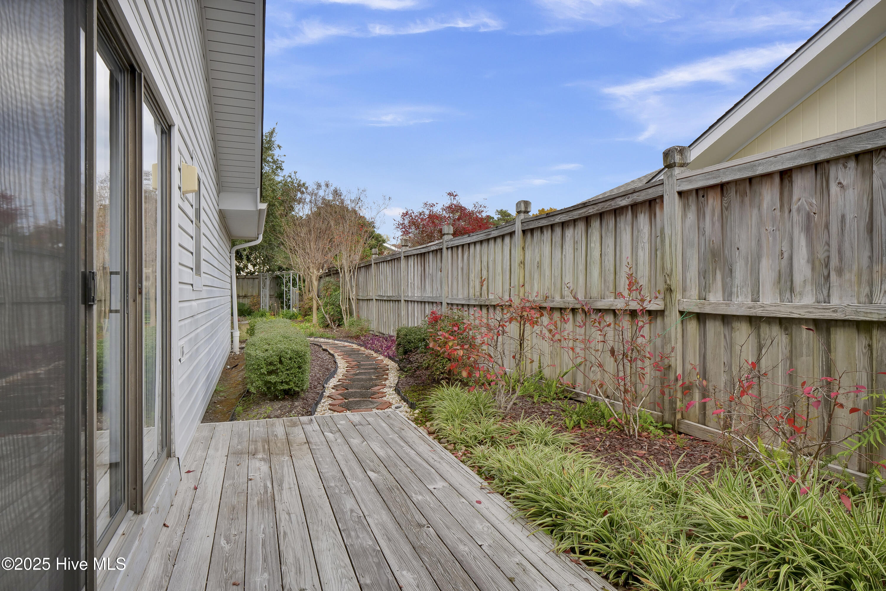 100541814 | Photo 30