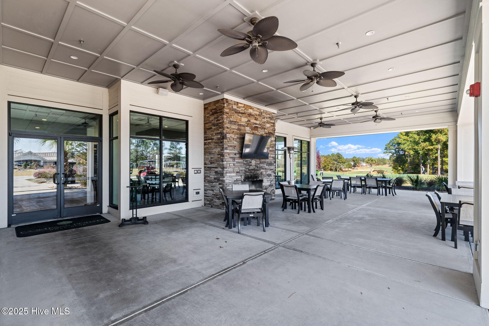 100540140 | Photo 52