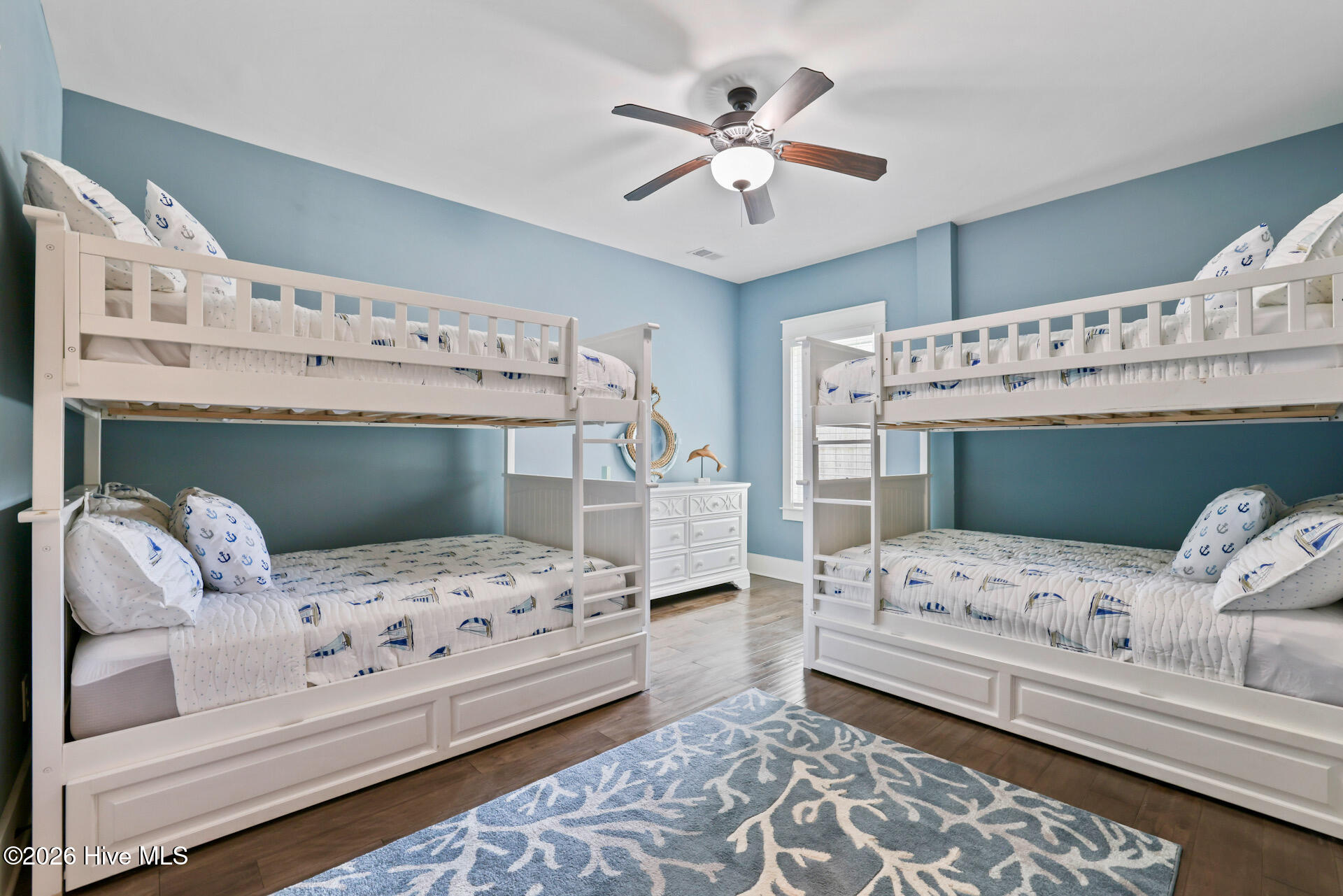 100567174 | Photo 32