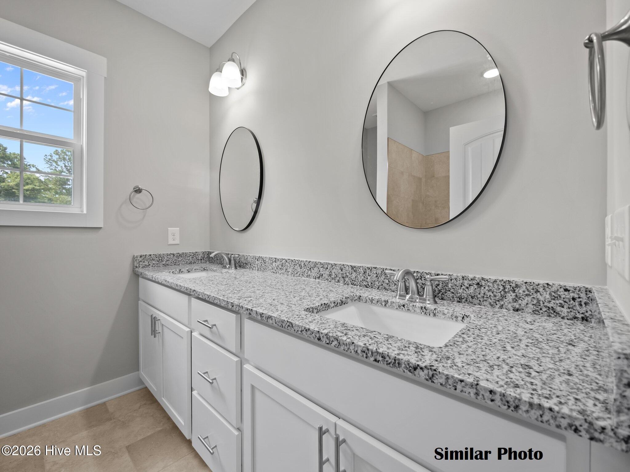 100549835 | Photo 28