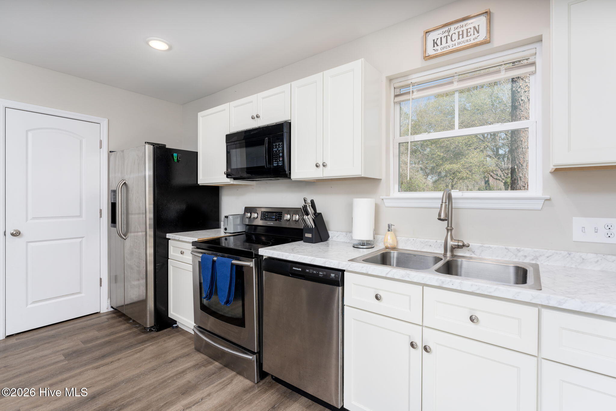 100559438 | Photo 16