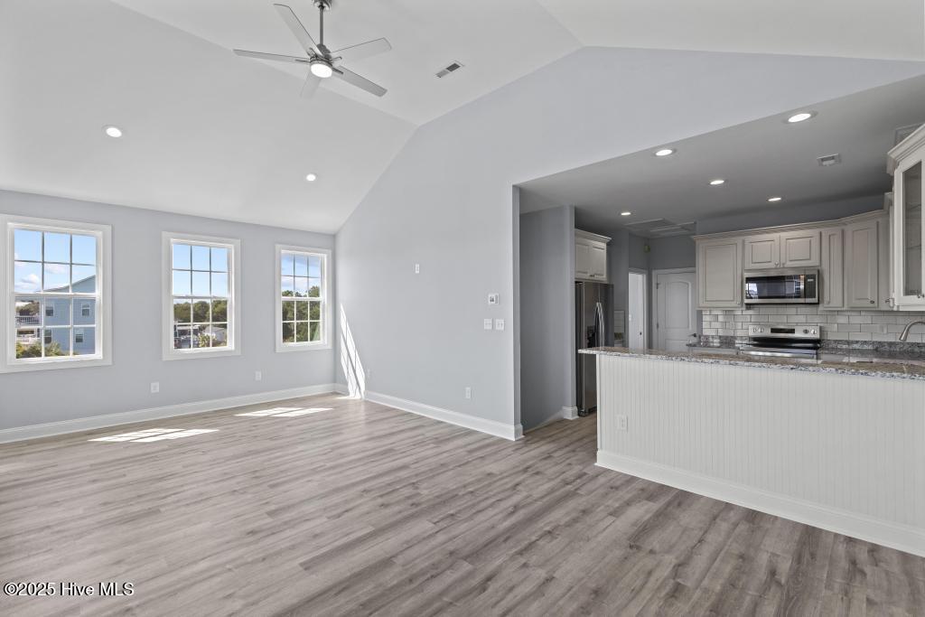 100535479 | Photo 37