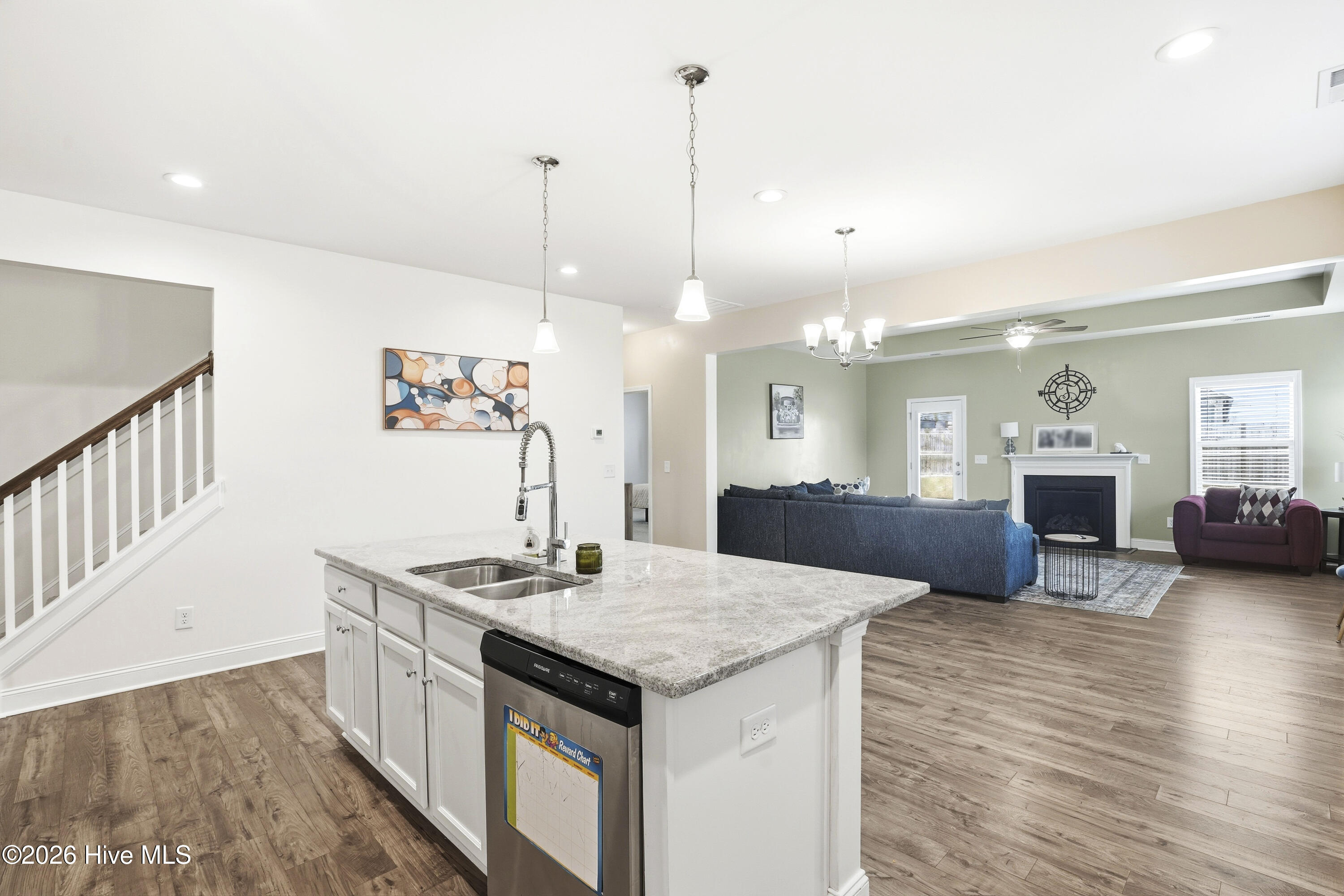 100567646 | Photo 24