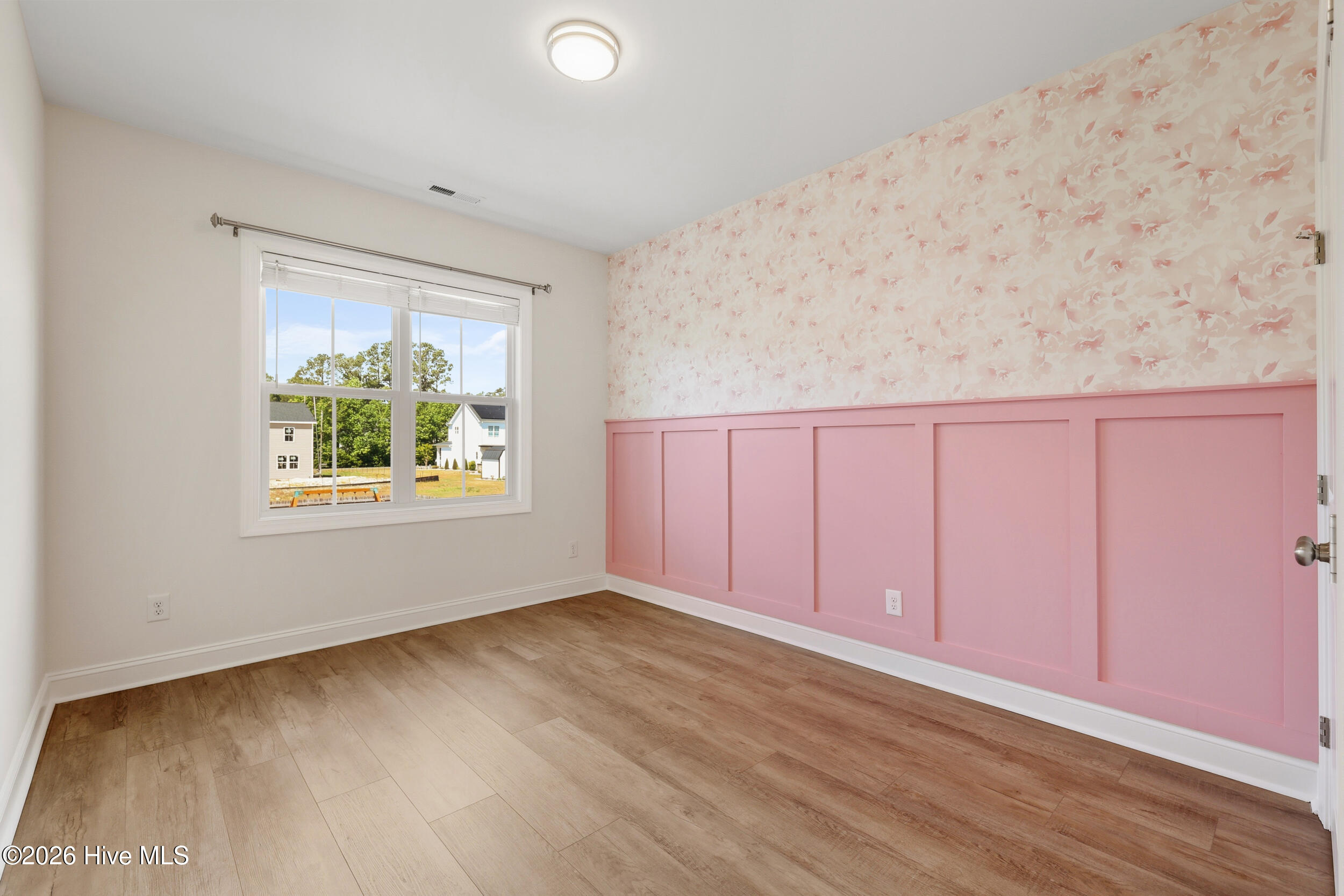 100570629 | Photo 34