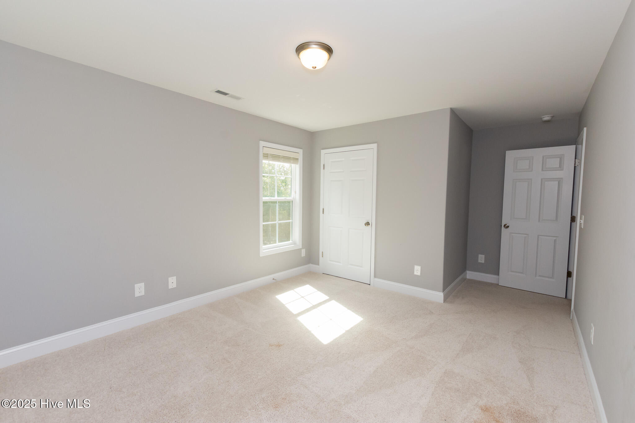 100531968 | Photo 36