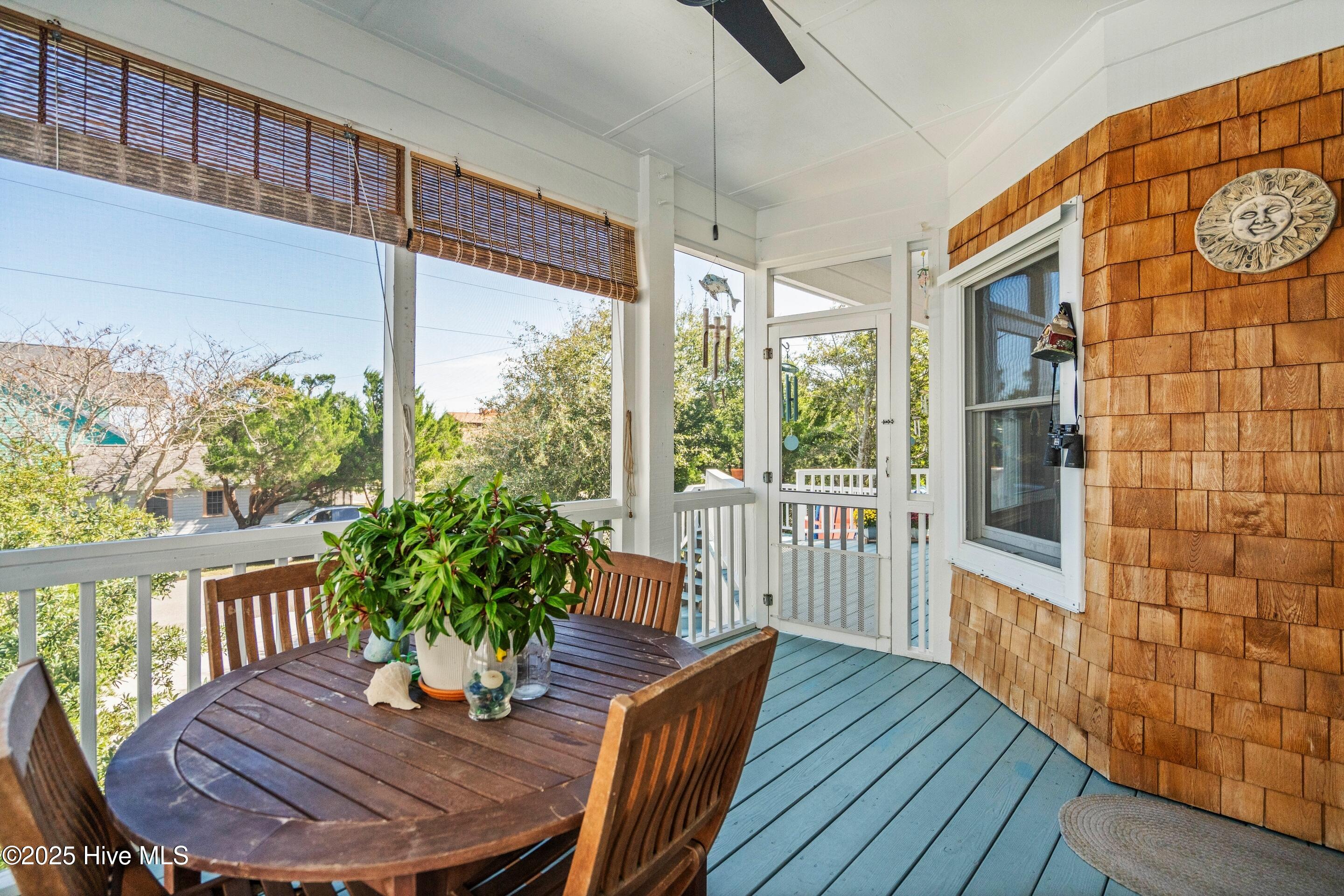 100535794 | Photo 30