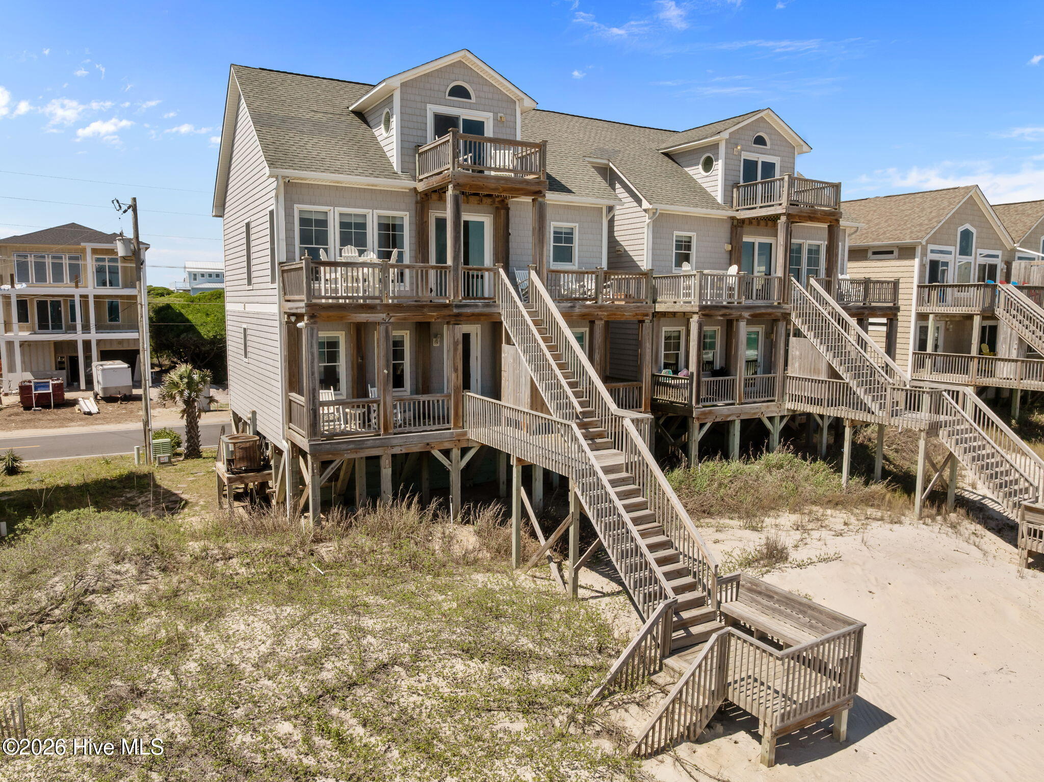 100570241 | Photo 64