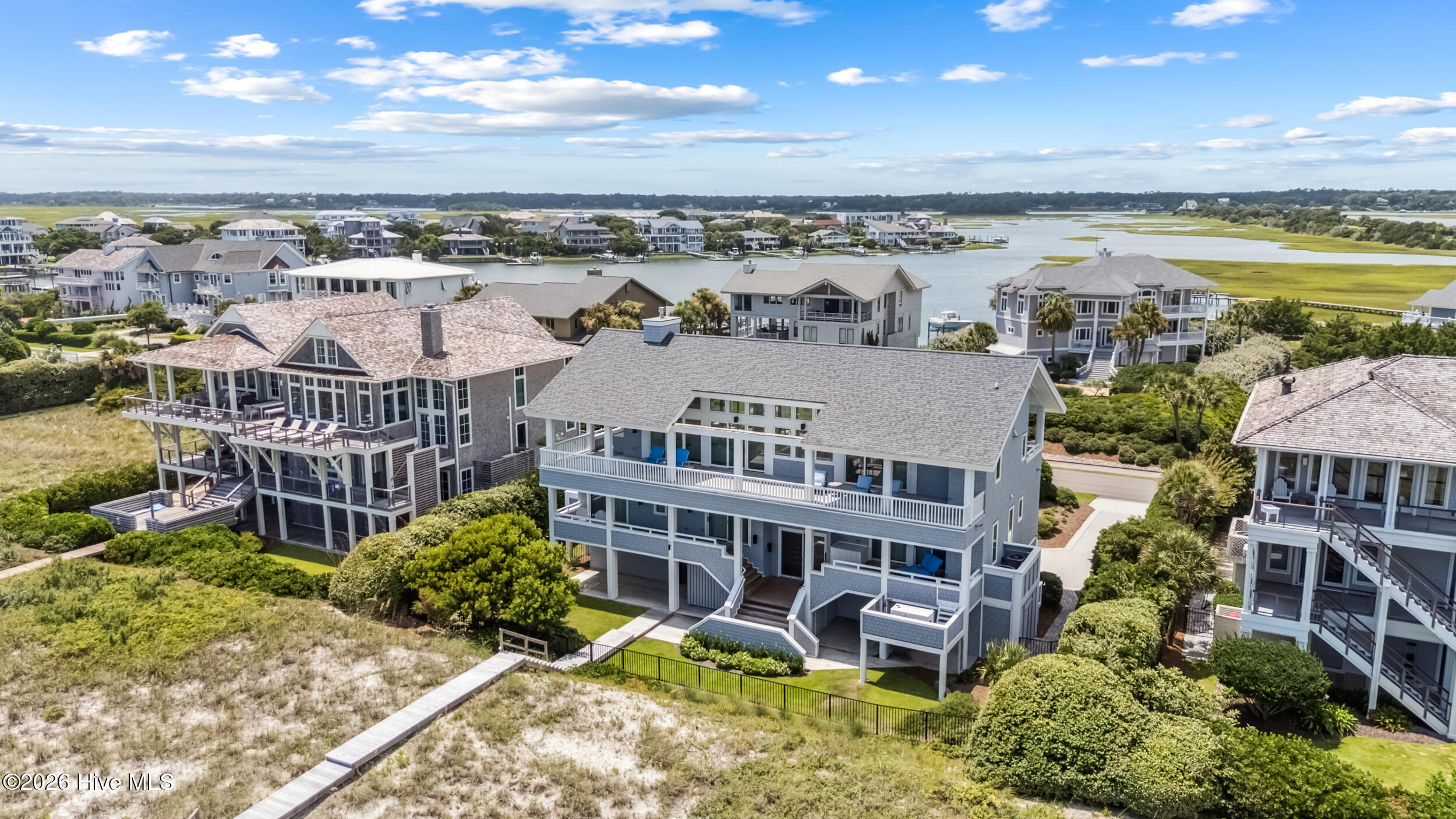 100560711 | Photo 80