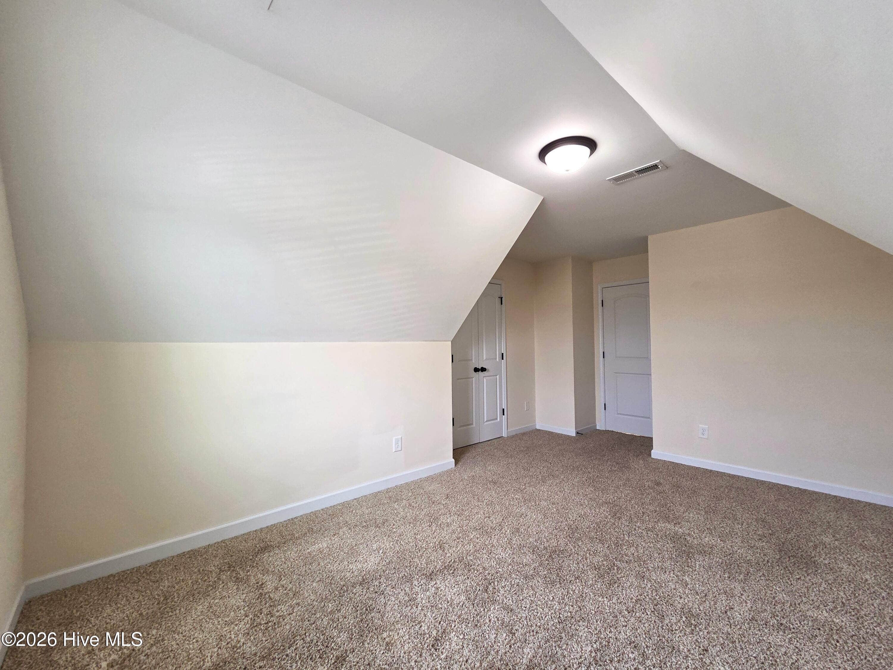 100527843 | Photo 65