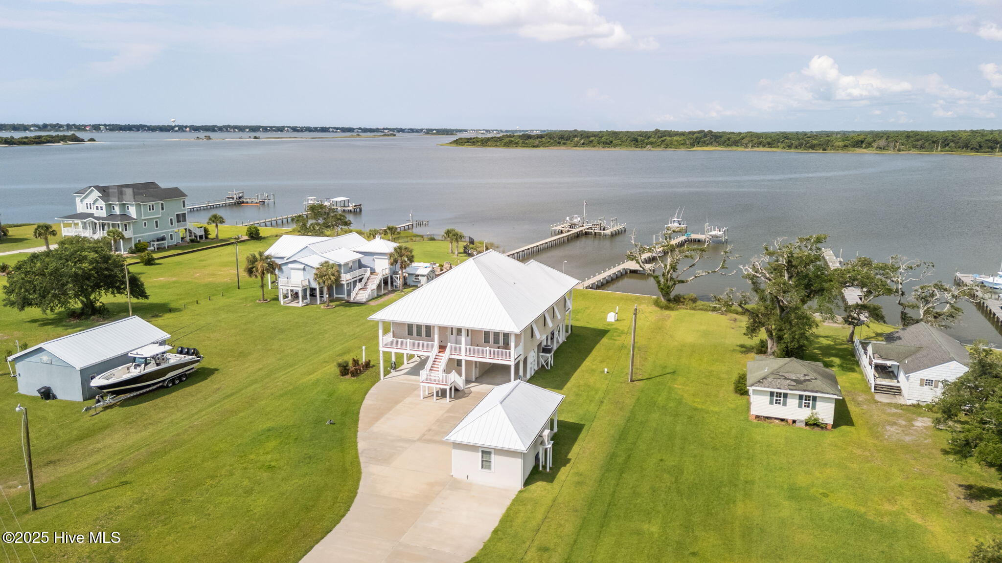 429 Live Oak Road,Newport