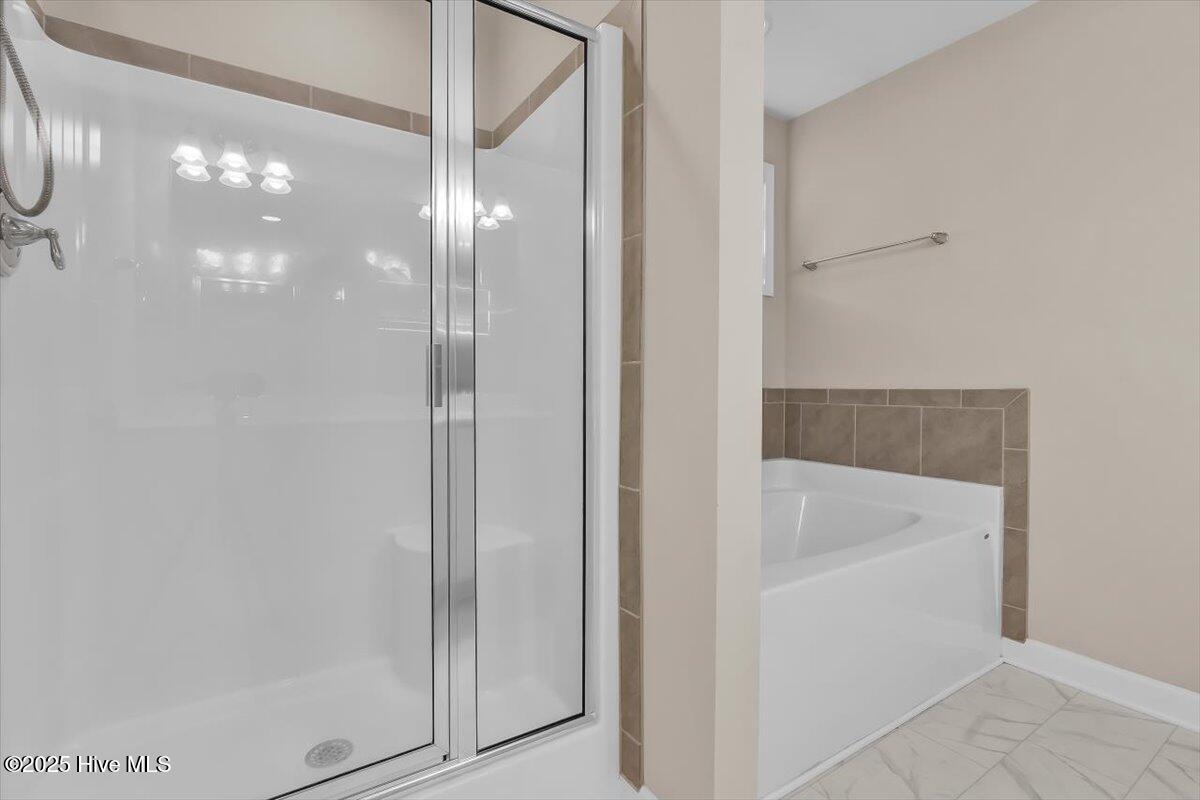 100537341 | Photo 24