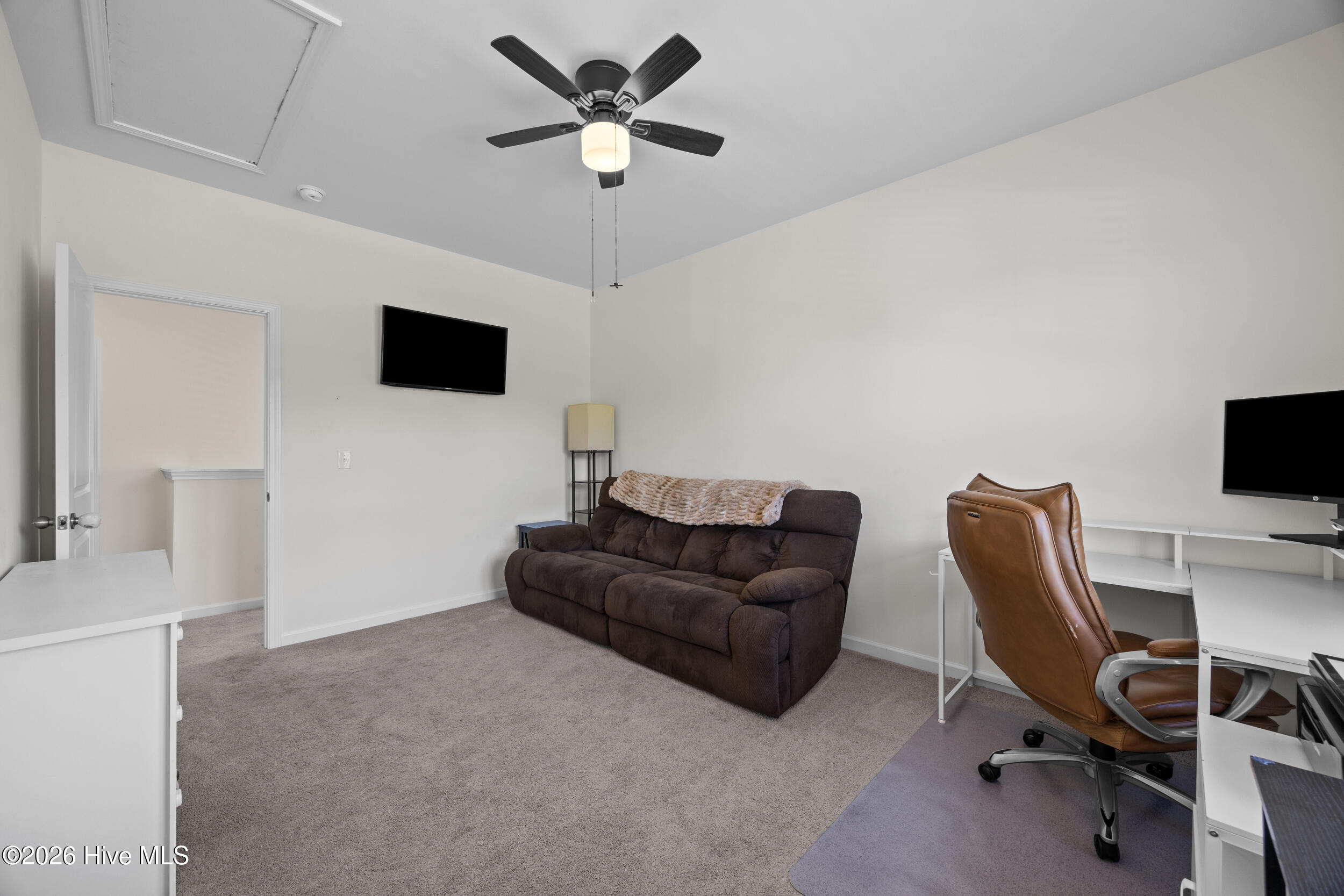 100568989 | Photo 30