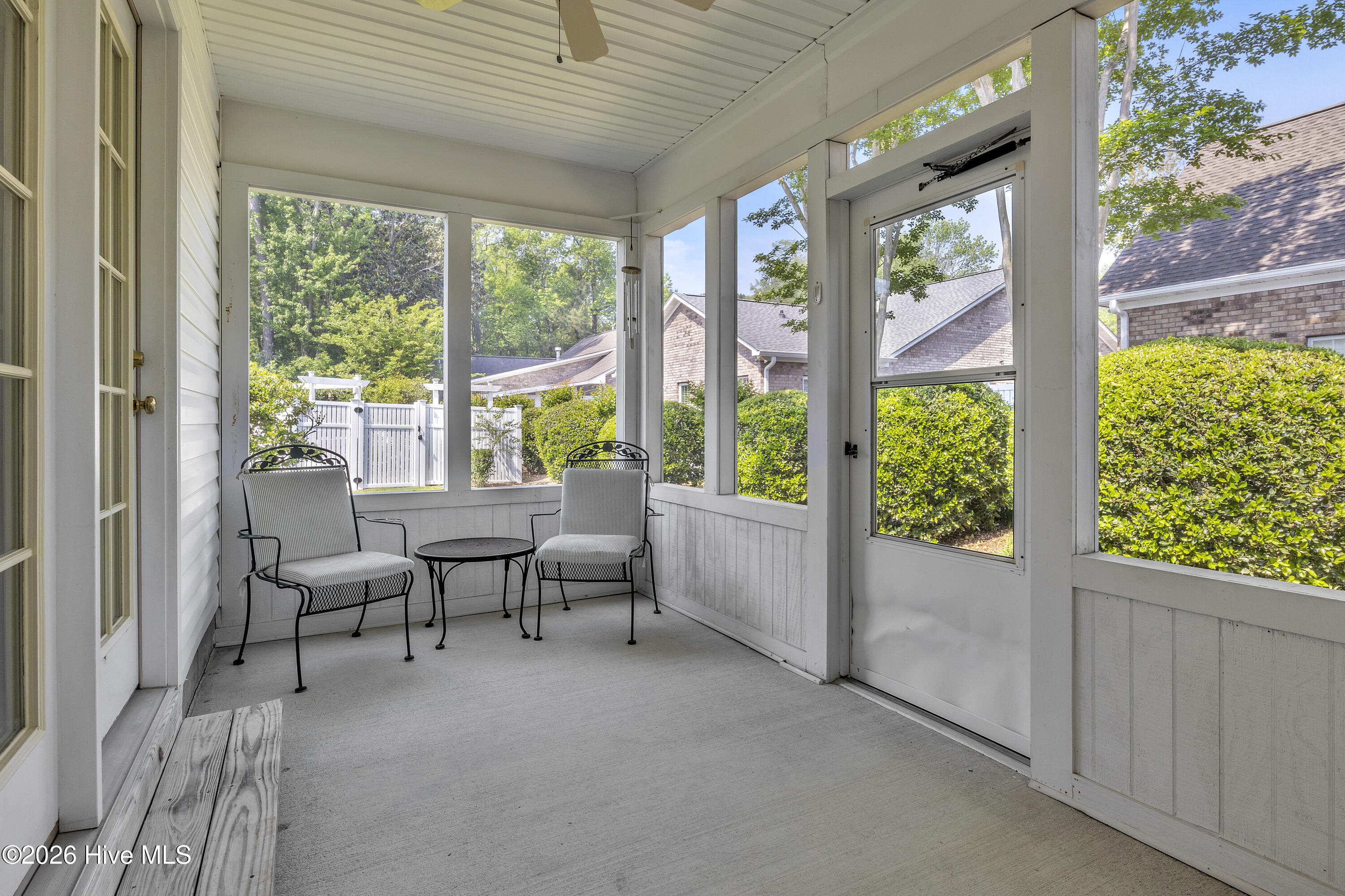 100567649 | Photo 35