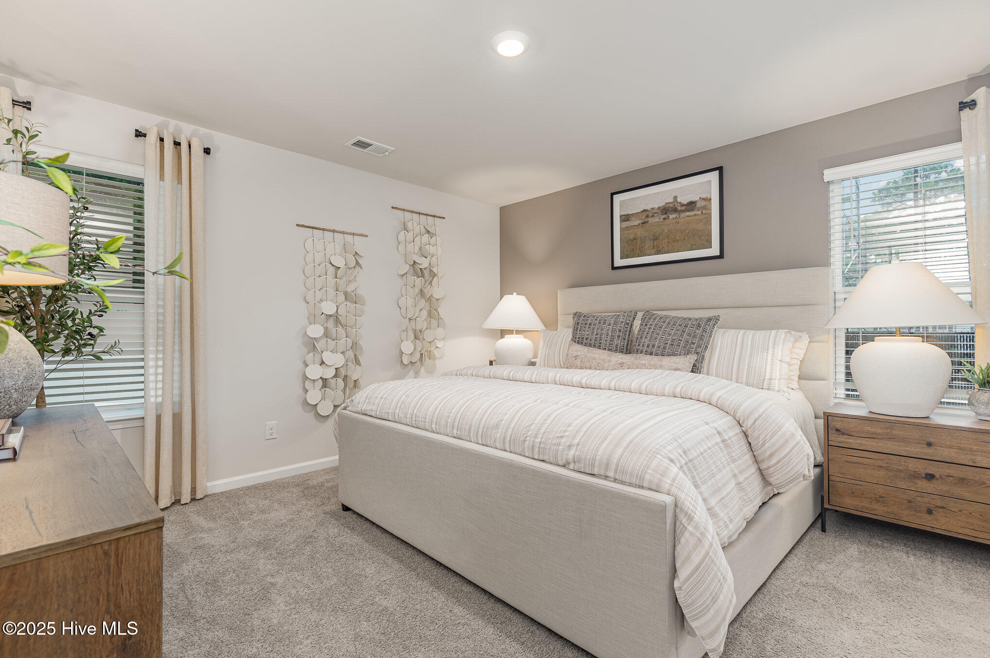 100532108 | Photo 11