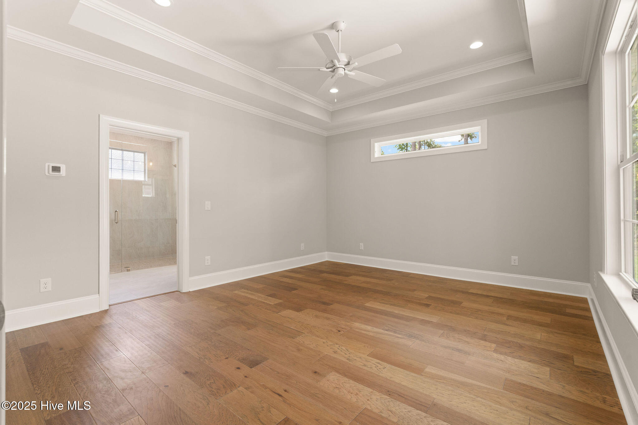 100530000 | Photo 34