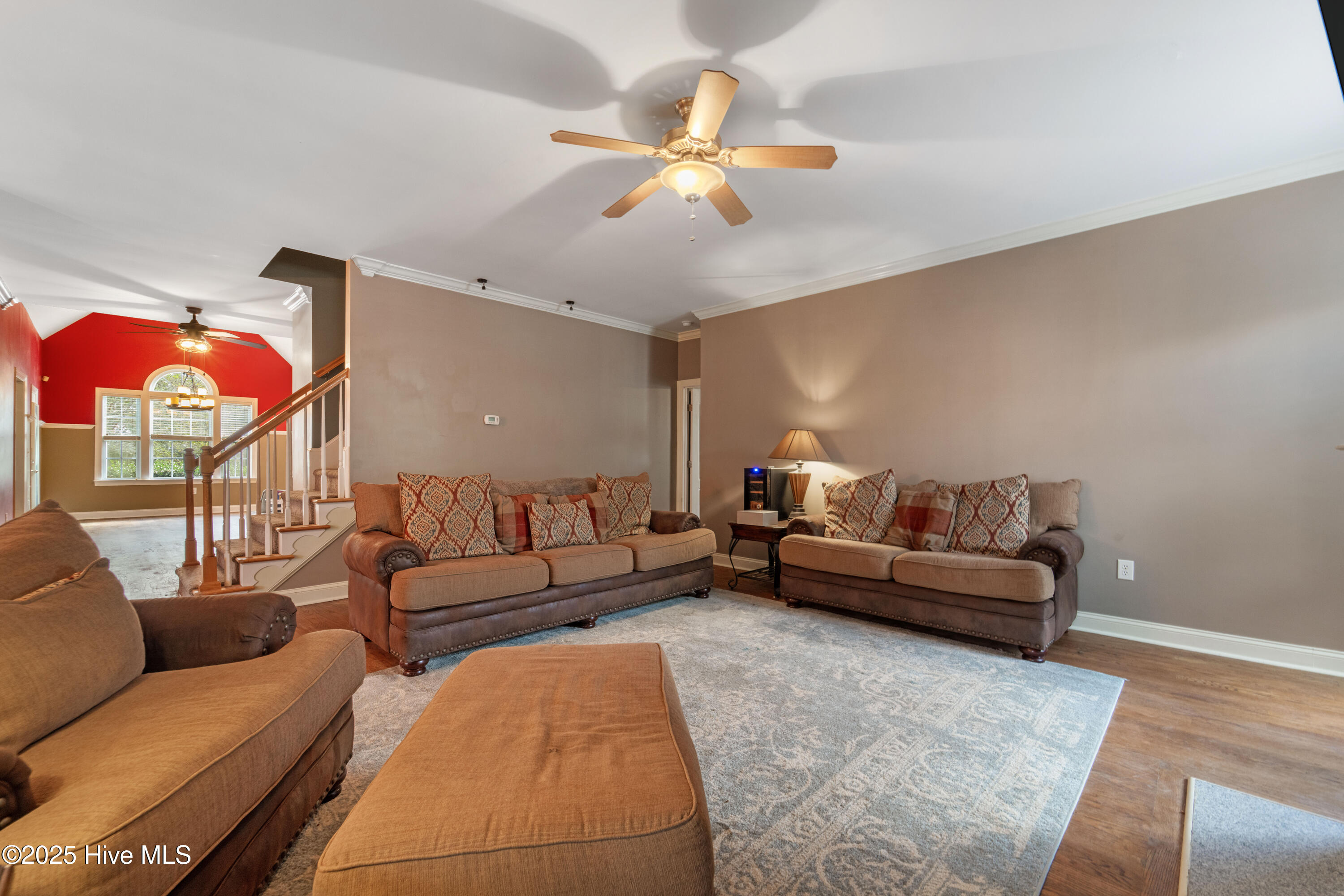 100544127 | Photo 35