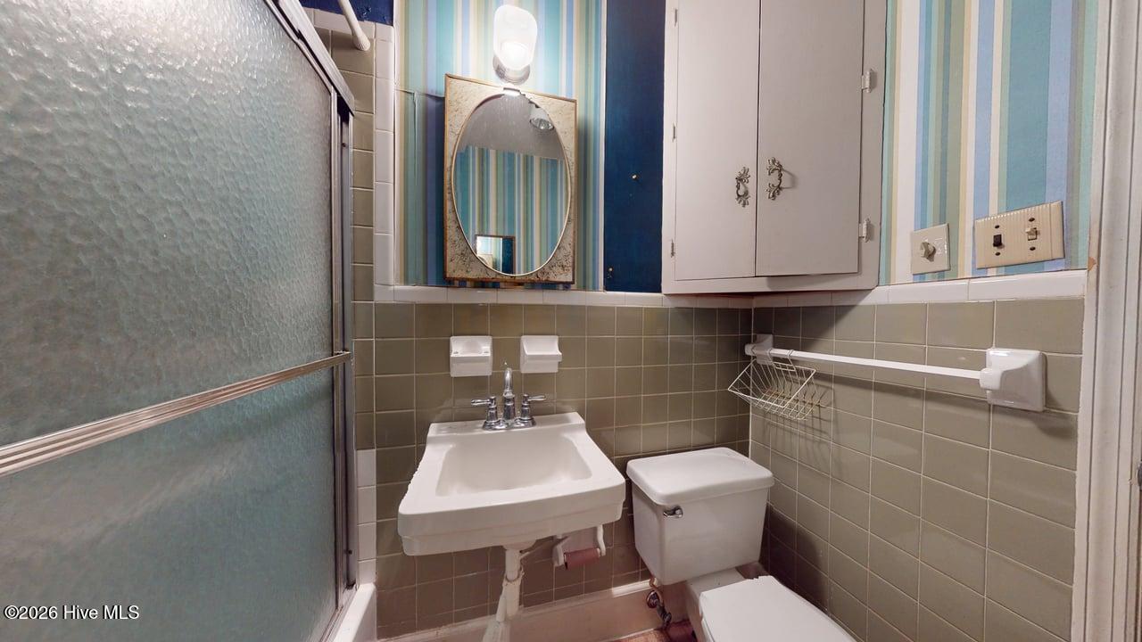 100557850 | Photo 15