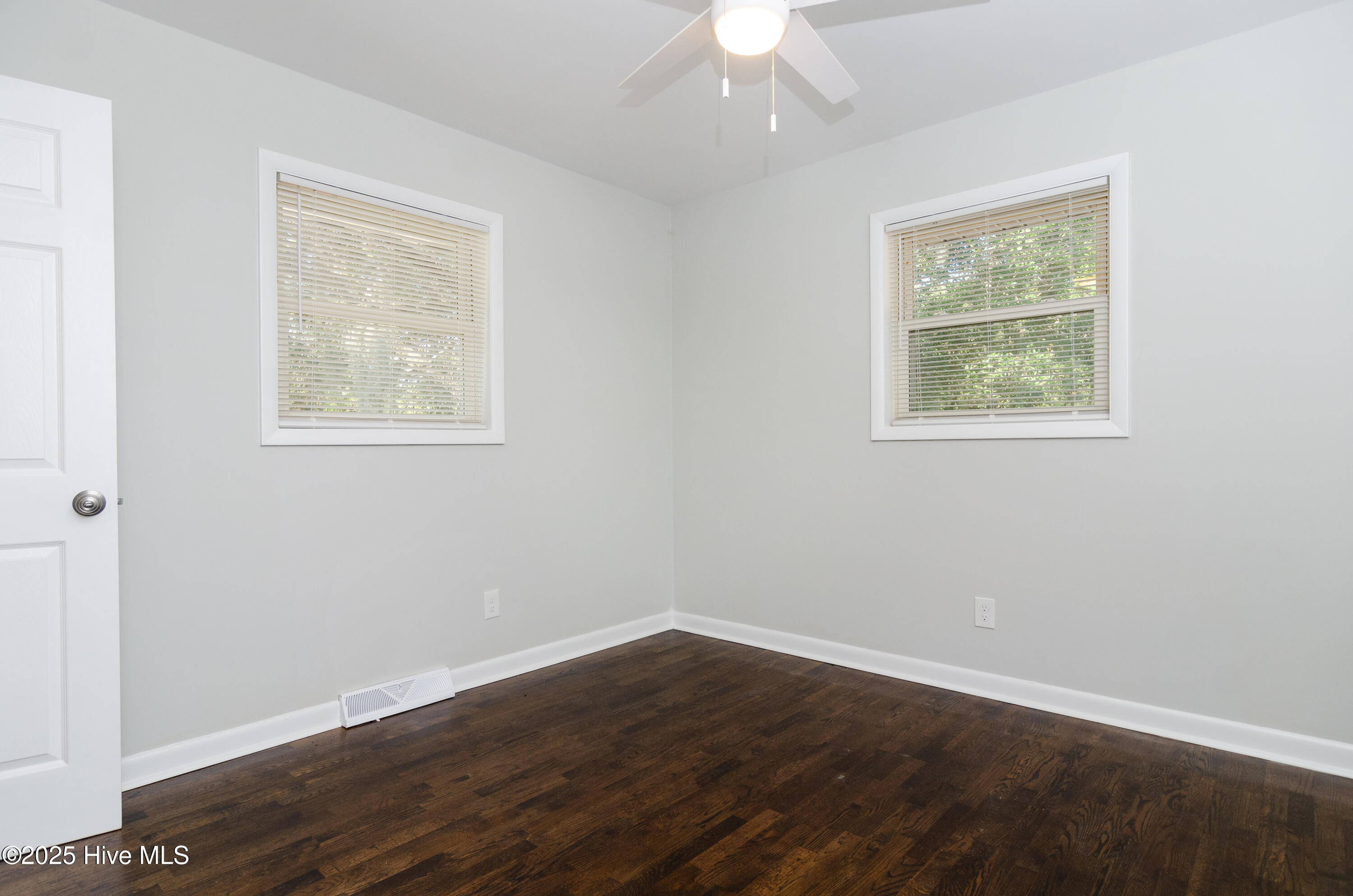 100537439 | Photo 18