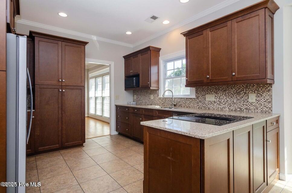 100546569 | Photo 17