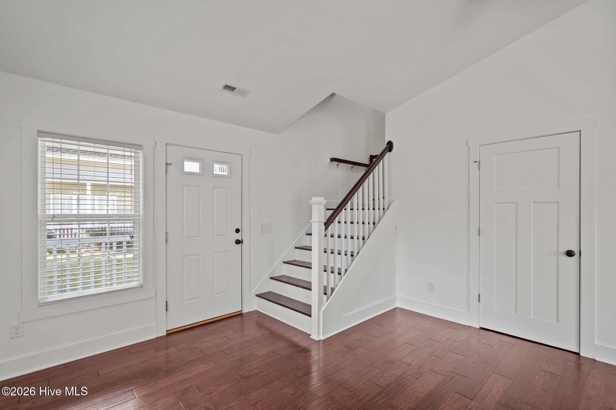 100559197 | Photo 16