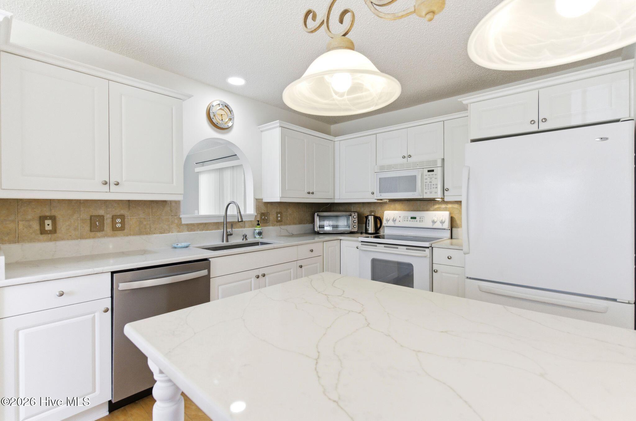 100562982 | Photo 26