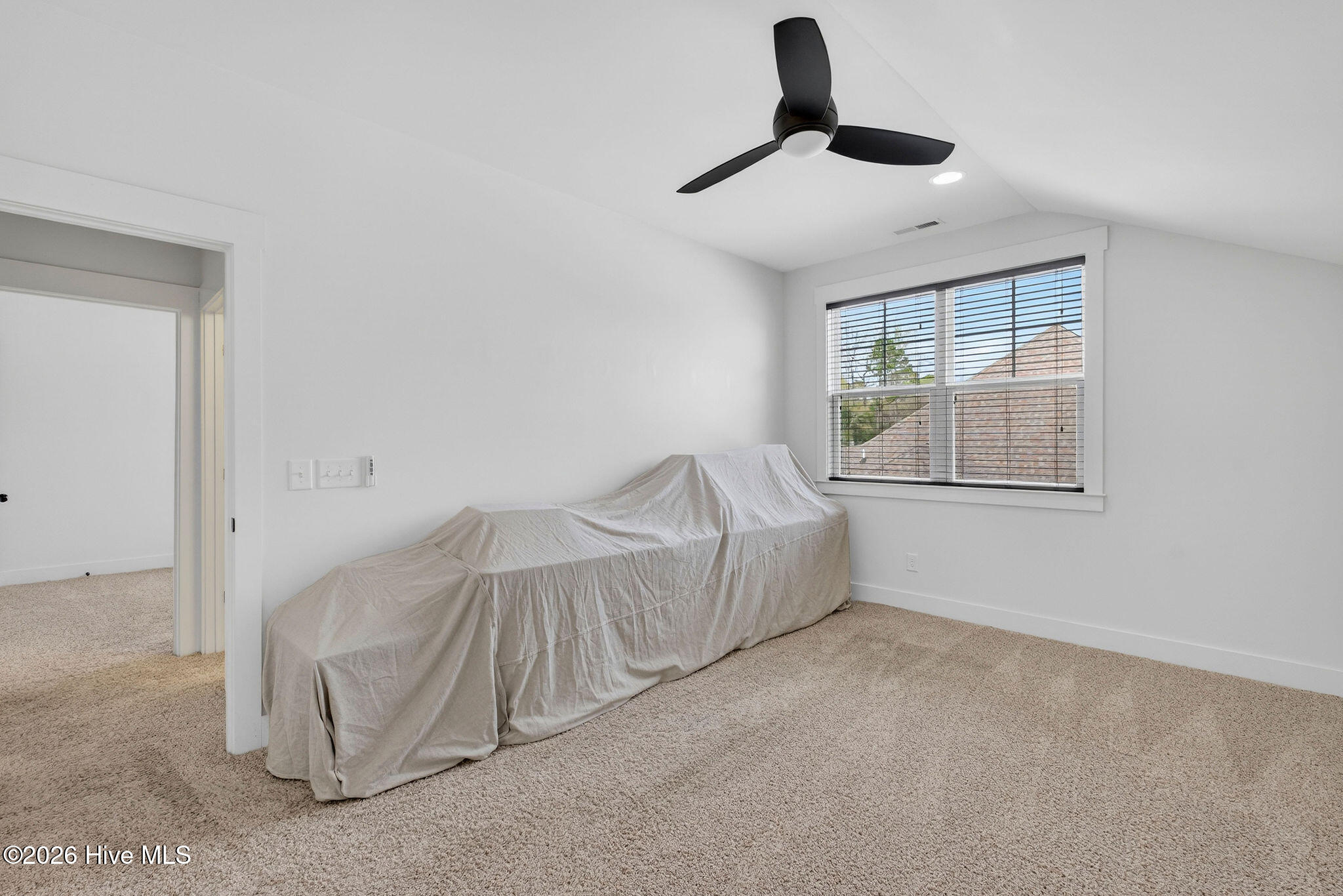 100561102 | Photo 47