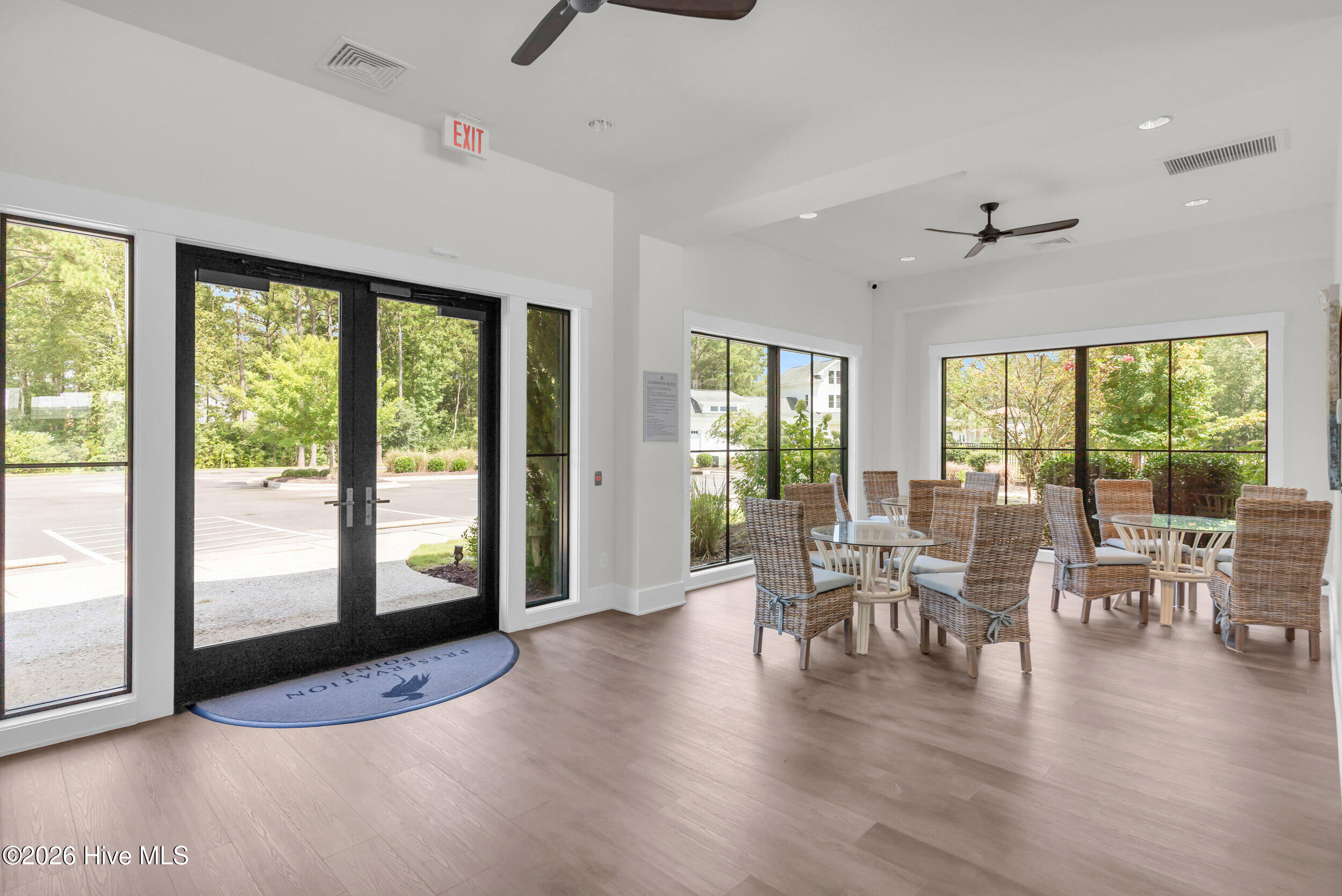 100562614 | Photo 25