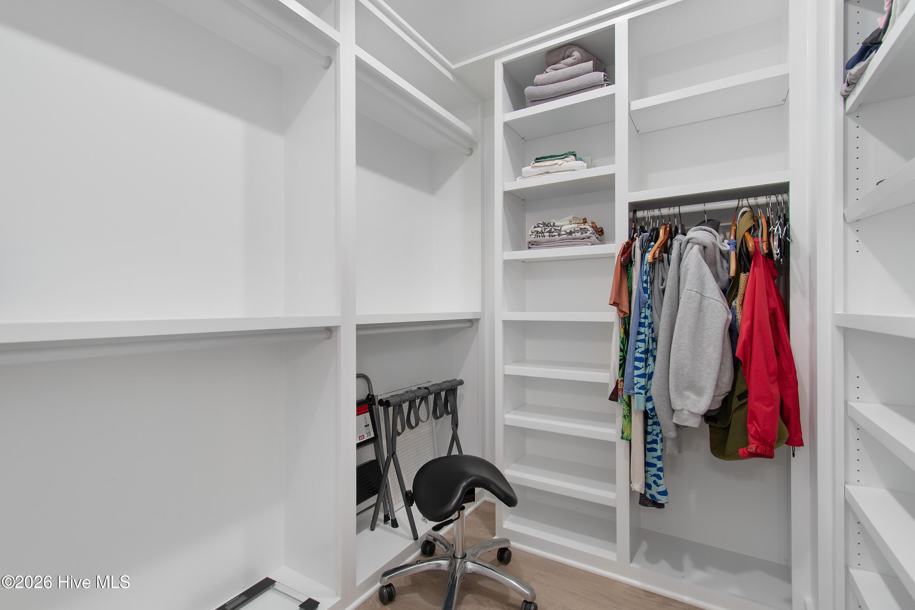 100567576 | Photo 24