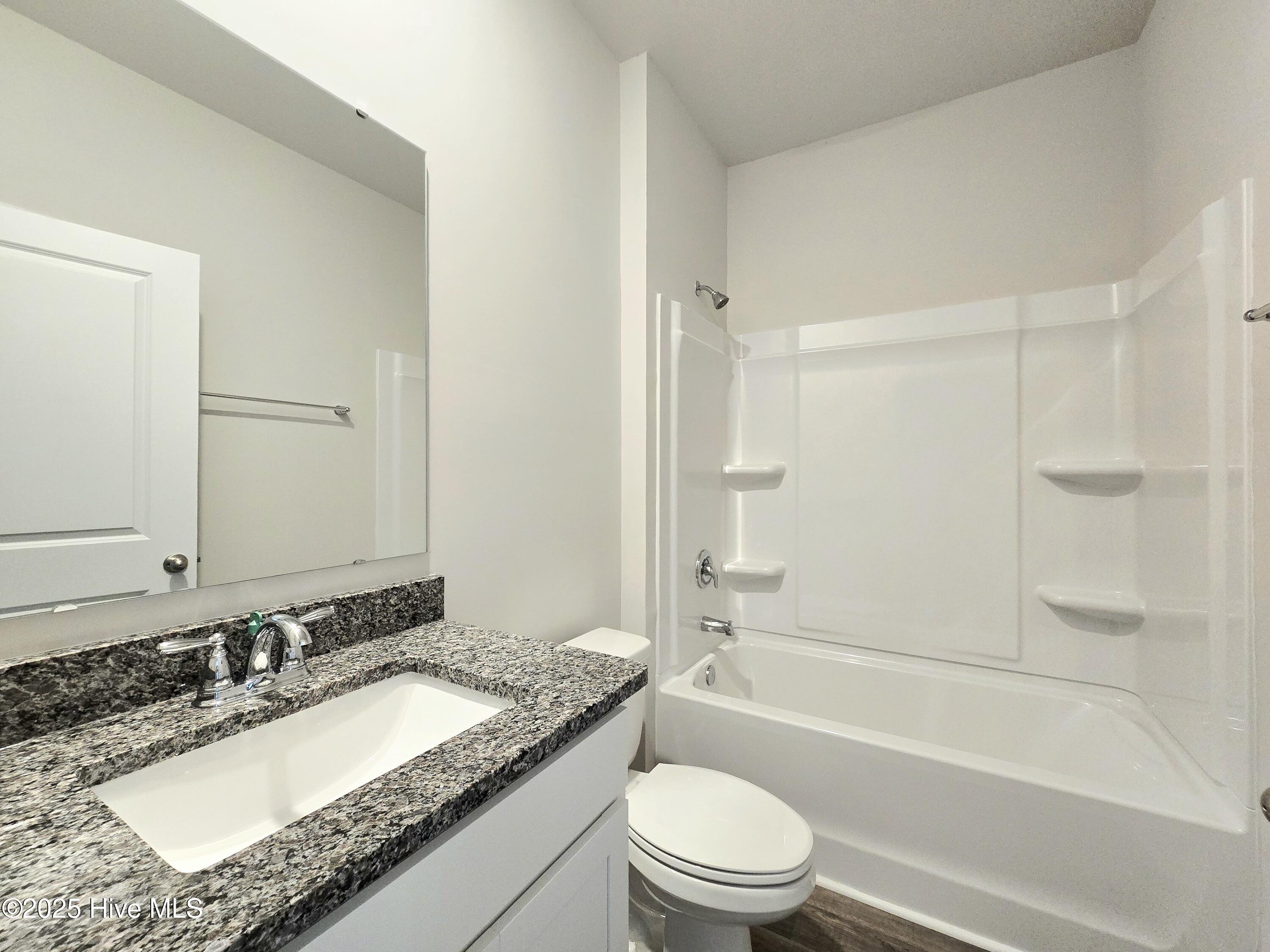 100570379 | Photo 17