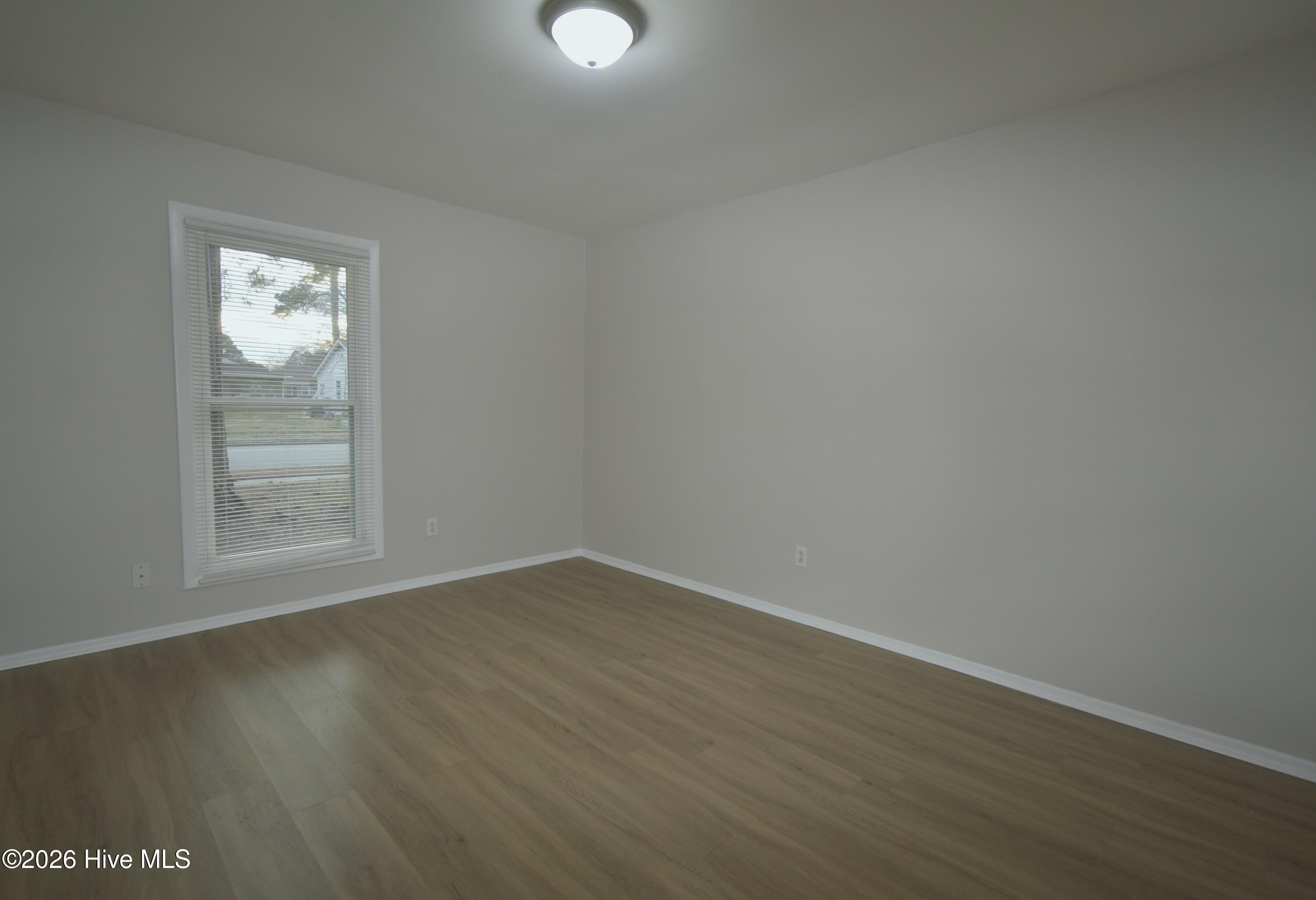 100556290 | Photo 12