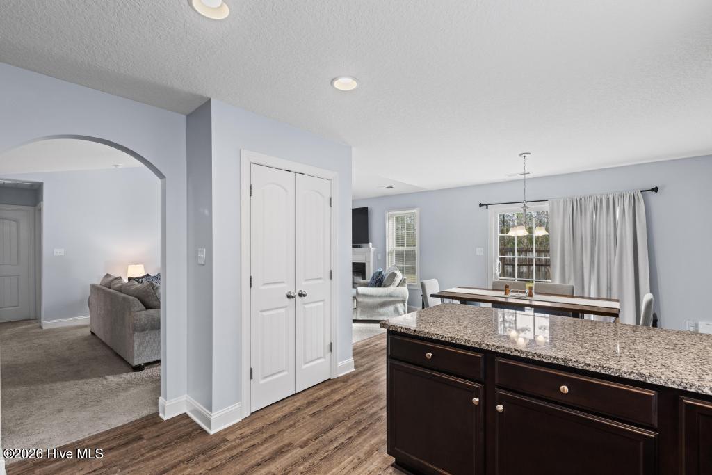 100560376 | Photo 19